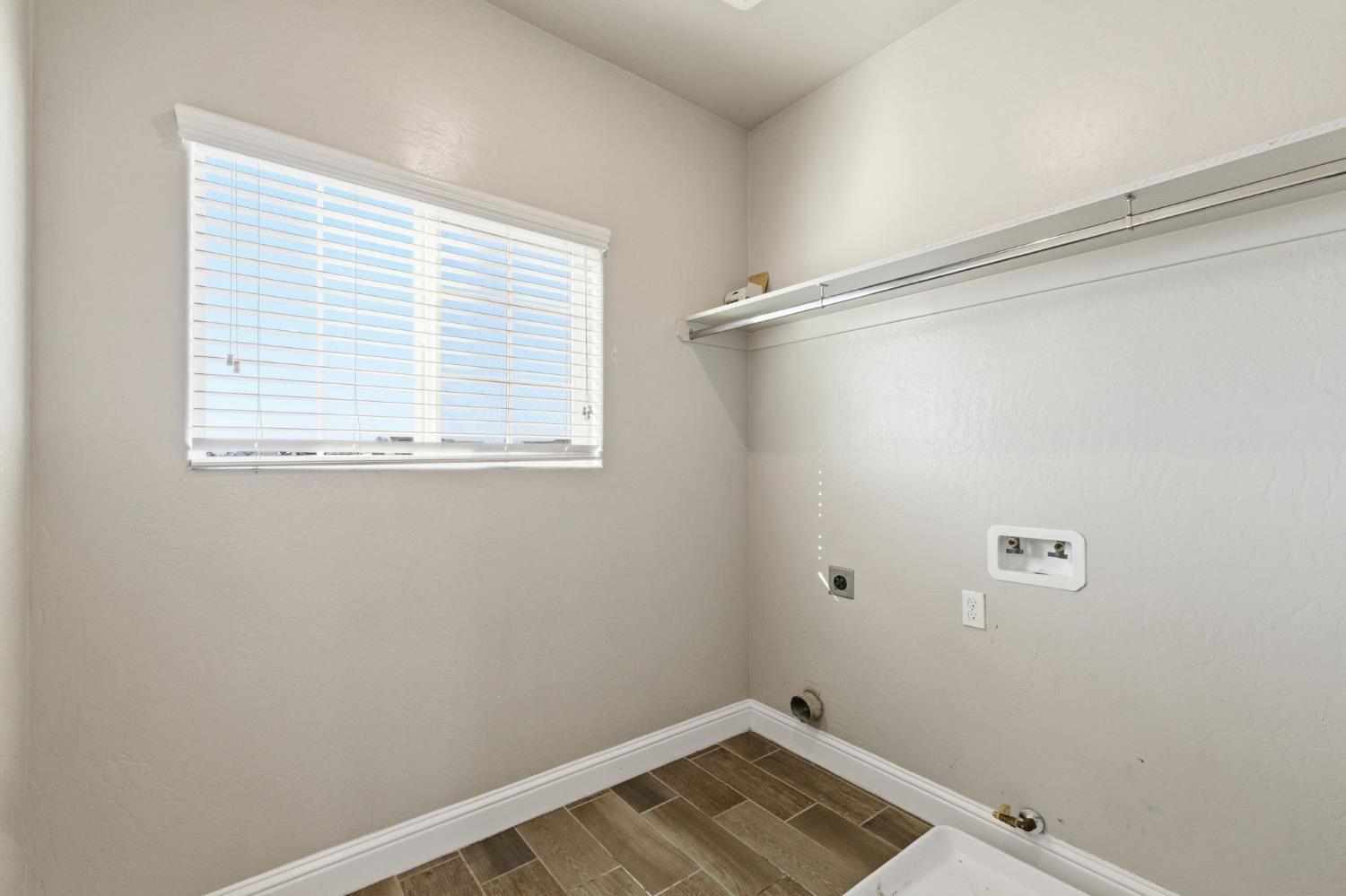 2715 Las Rosas Ave, Clovis, CA 93619