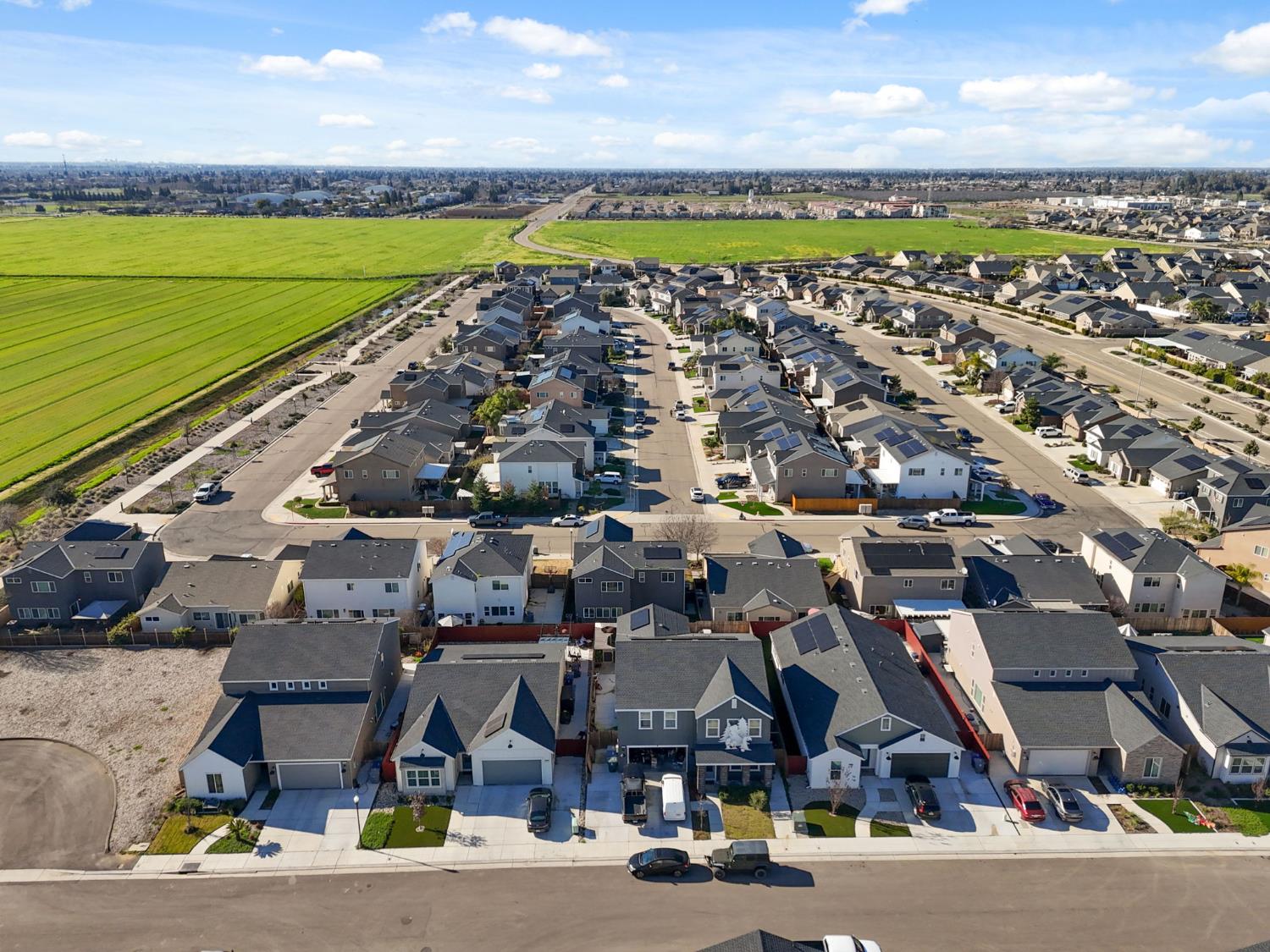 2715 Las Rosas Ave, Clovis, CA 93619