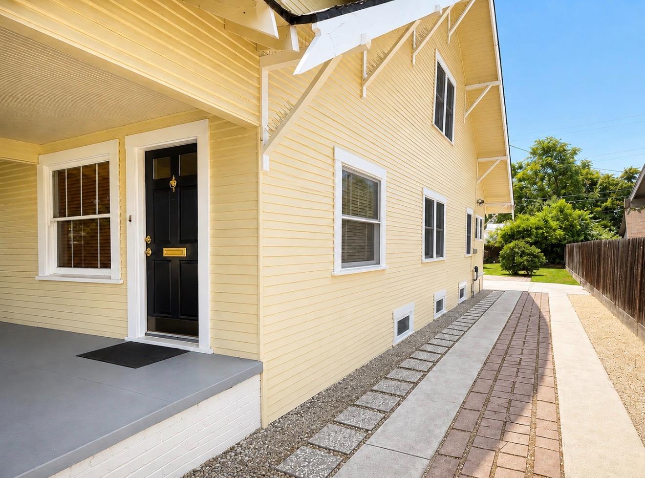 1403 N San Pablo Ave, Fresno, CA 93728