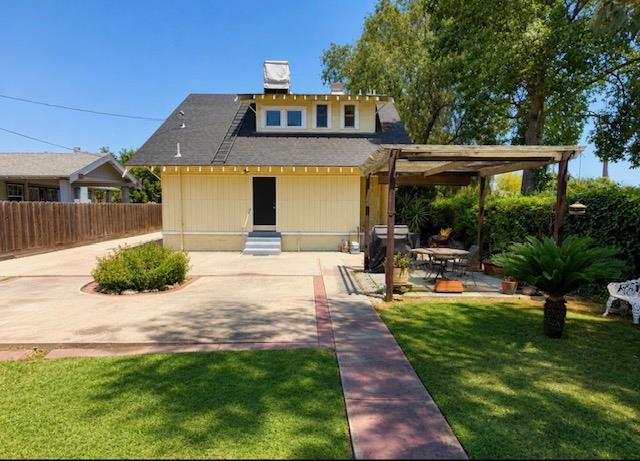 1403 N San Pablo Ave, Fresno, CA 93728