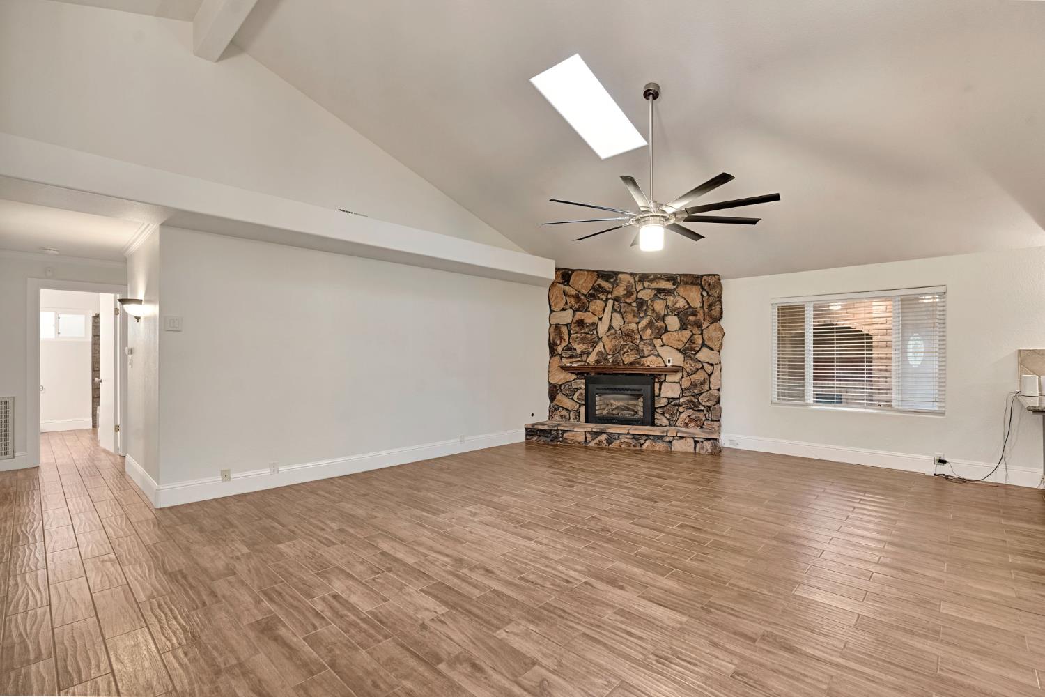 1162 S Fowler Ave, Fresno, CA 93727