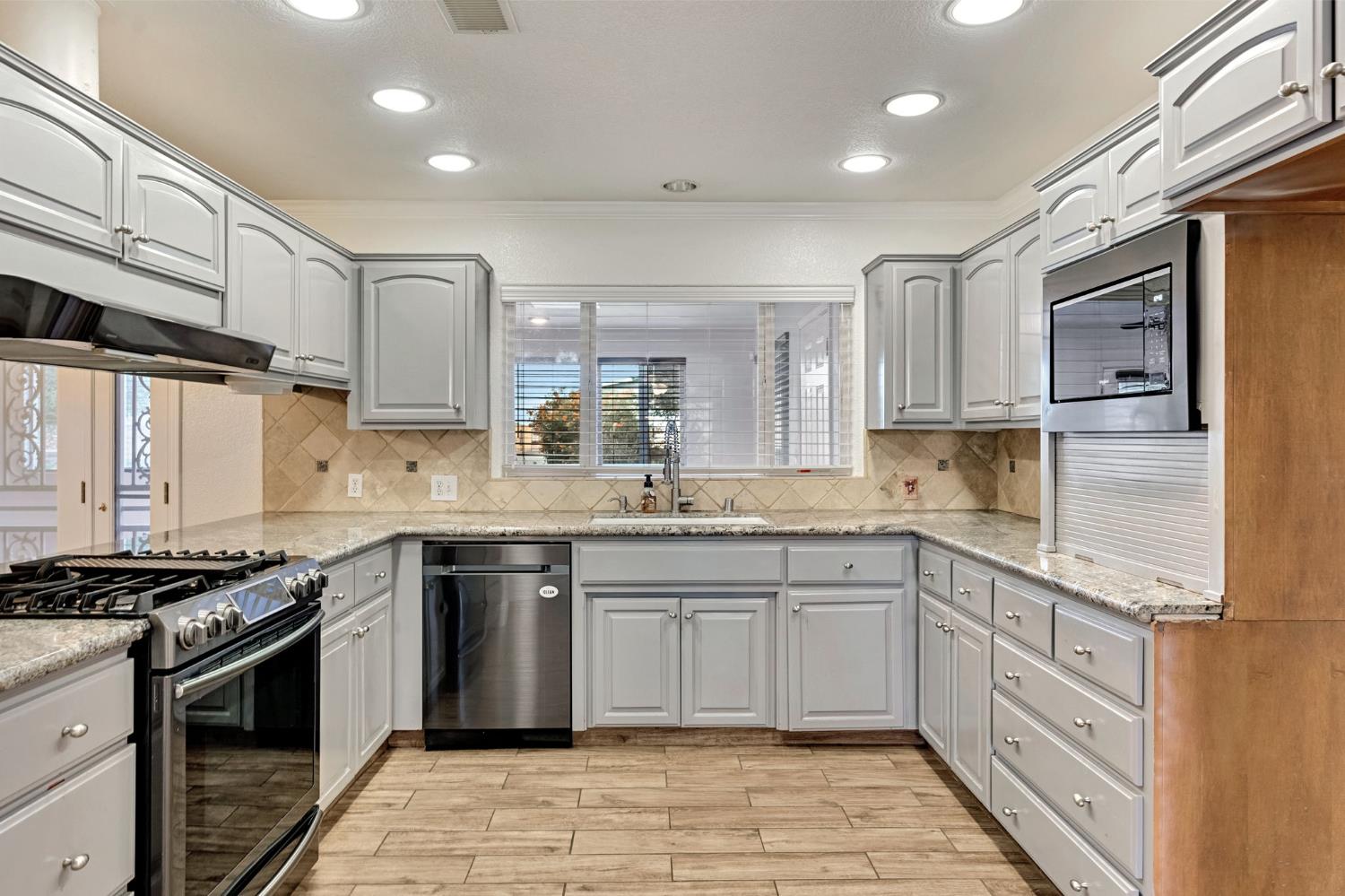 1162 S Fowler Ave, Fresno, CA 93727