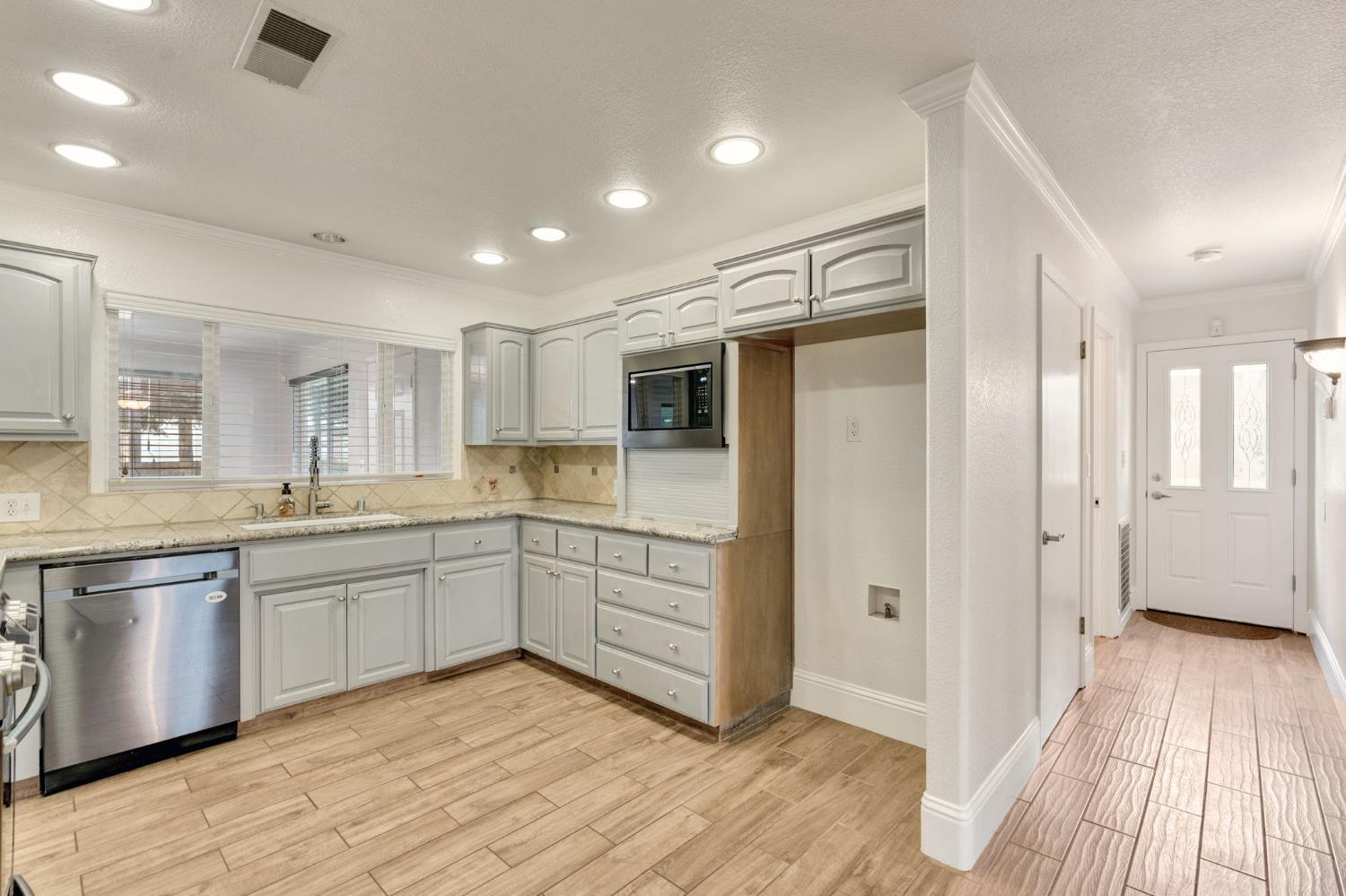 1162 S Fowler Ave, Fresno, CA 93727