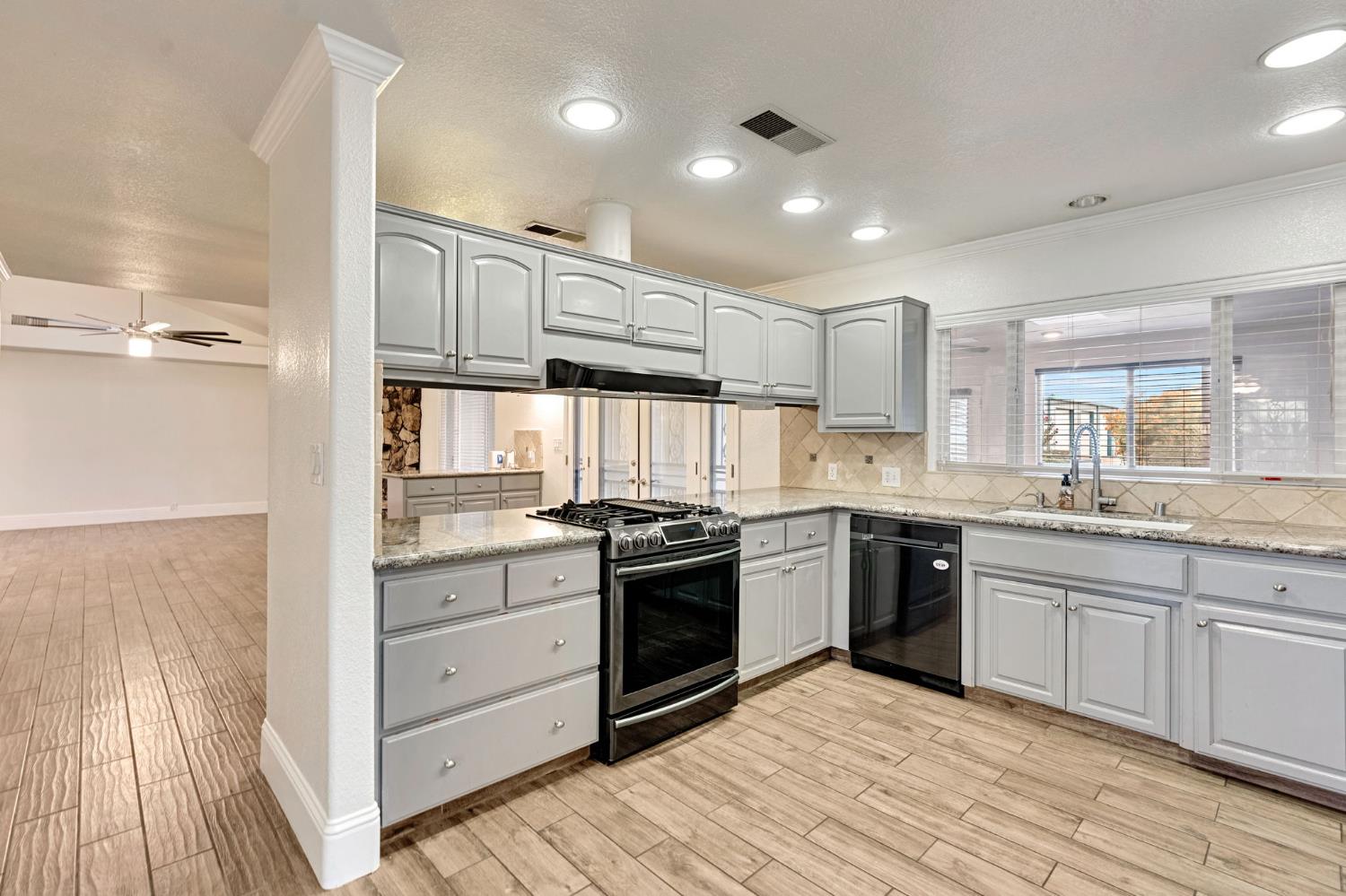 1162 S Fowler Ave, Fresno, CA 93727