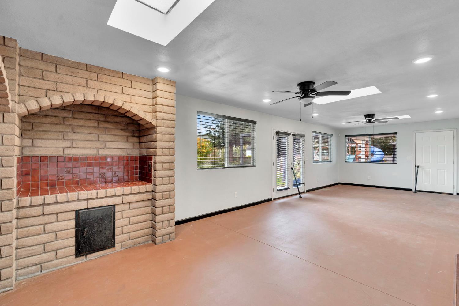 1162 S Fowler Ave, Fresno, CA 93727