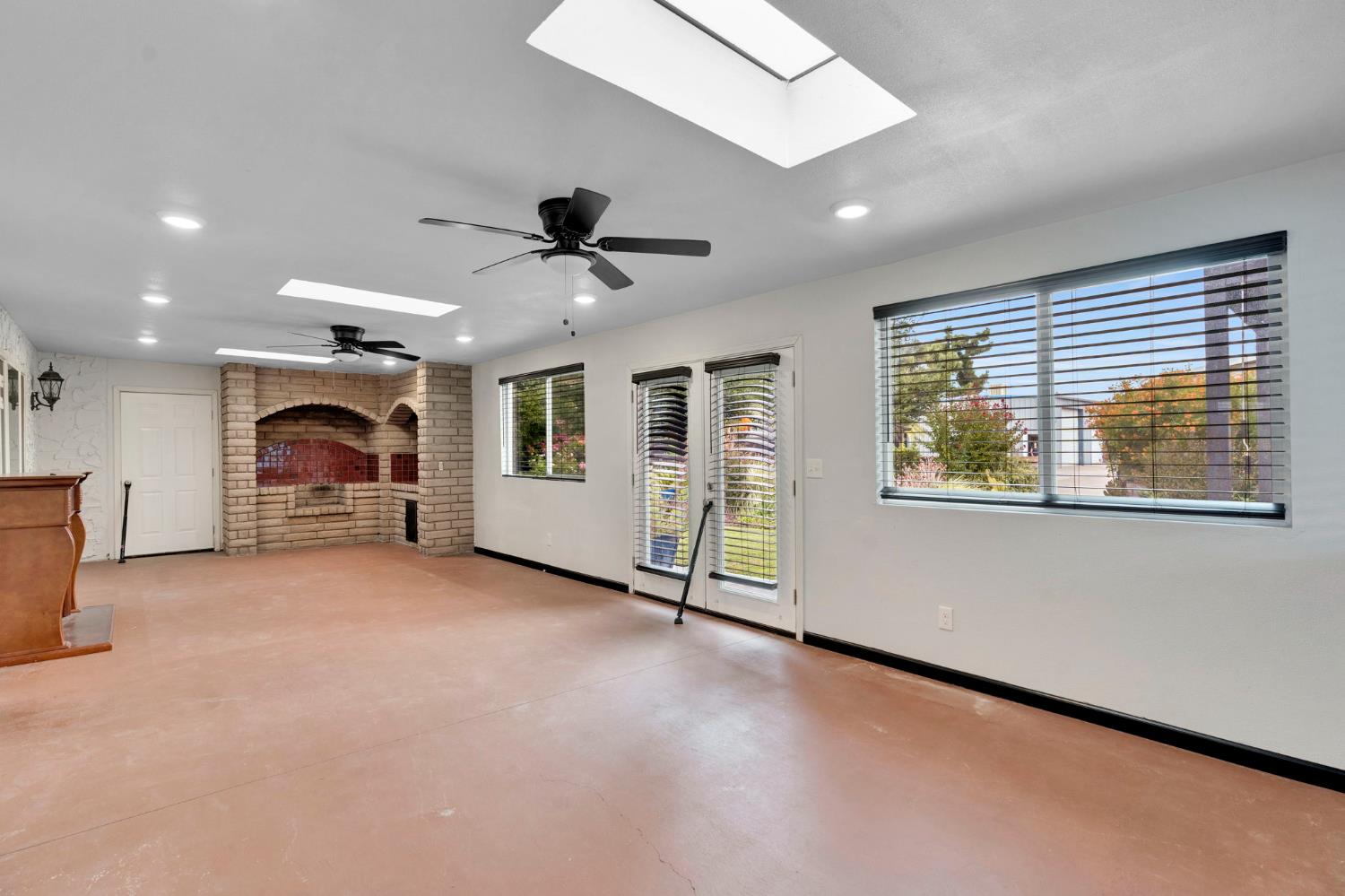 1162 S Fowler Ave, Fresno, CA 93727