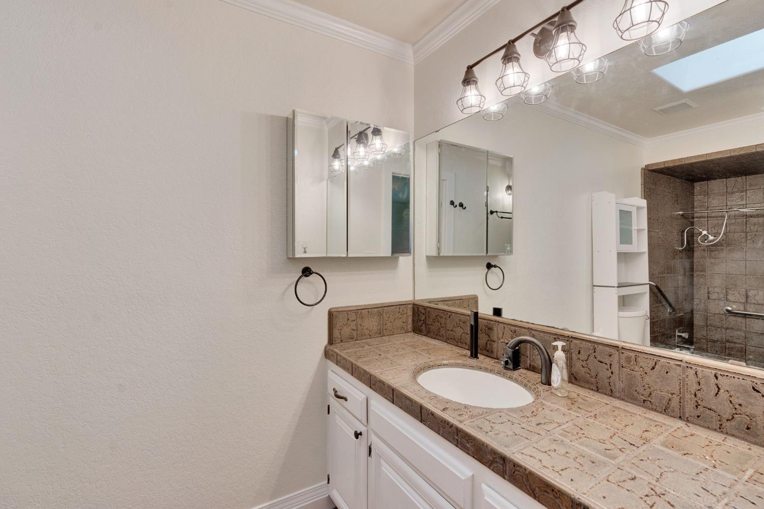 1162 S Fowler Ave, Fresno, CA 93727