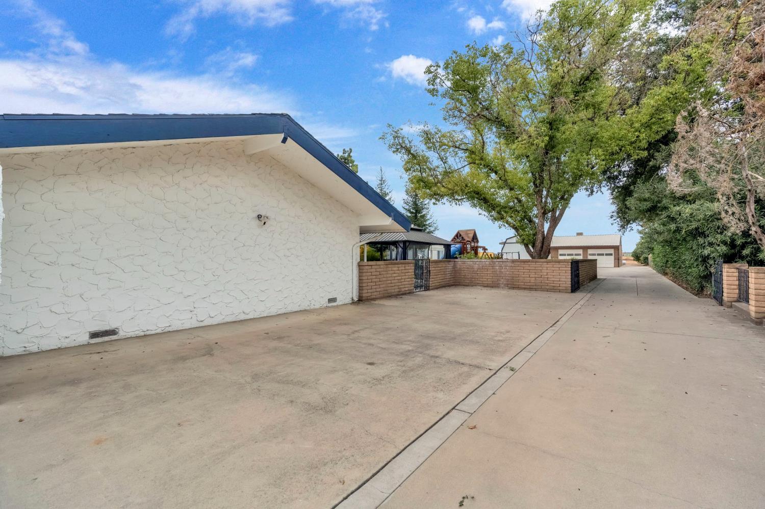 1162 S Fowler Ave, Fresno, CA 93727