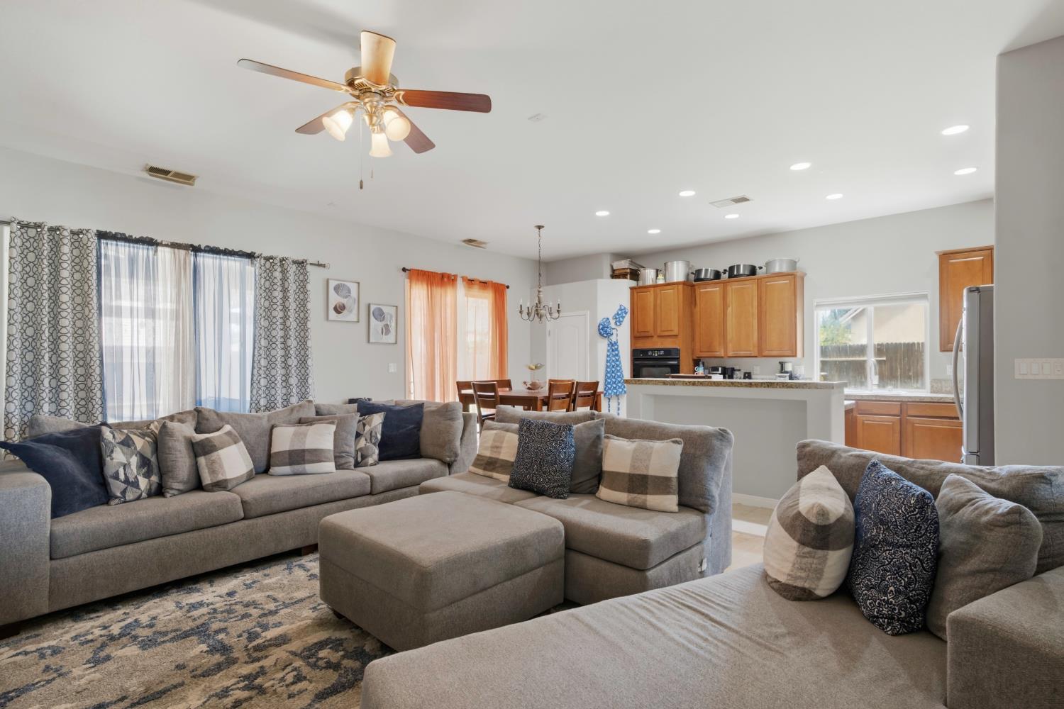 7202 Boulder Falls Ct, Bakersfield, CA 93312