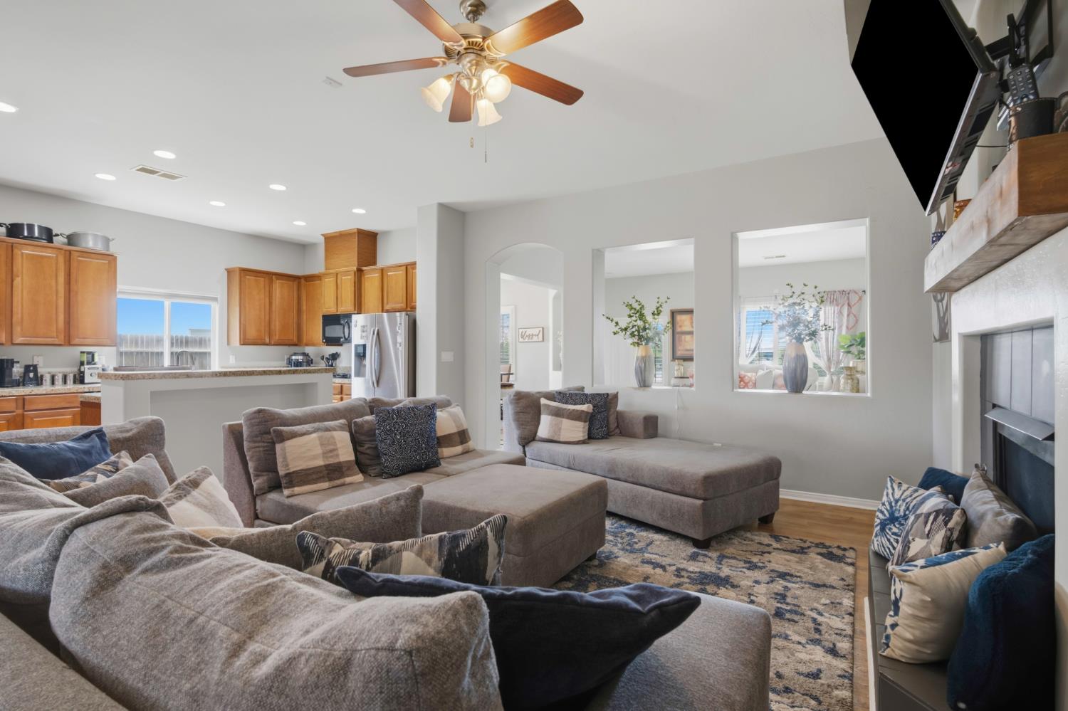 7202 Boulder Falls Ct, Bakersfield, CA 93312