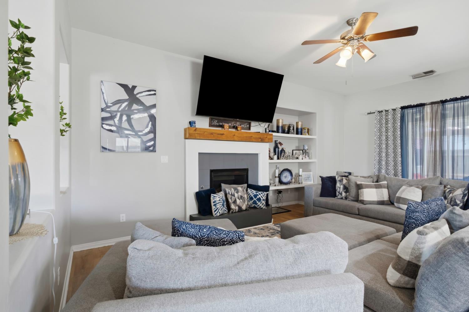 7202 Boulder Falls Ct, Bakersfield, CA 93312