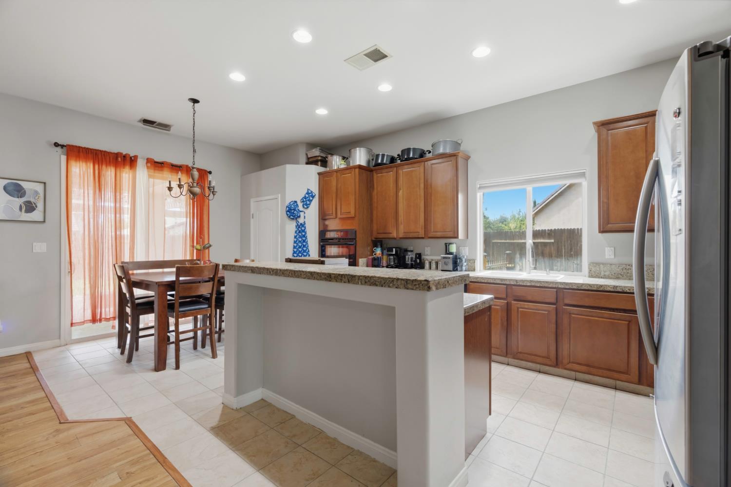 7202 Boulder Falls Ct, Bakersfield, CA 93312