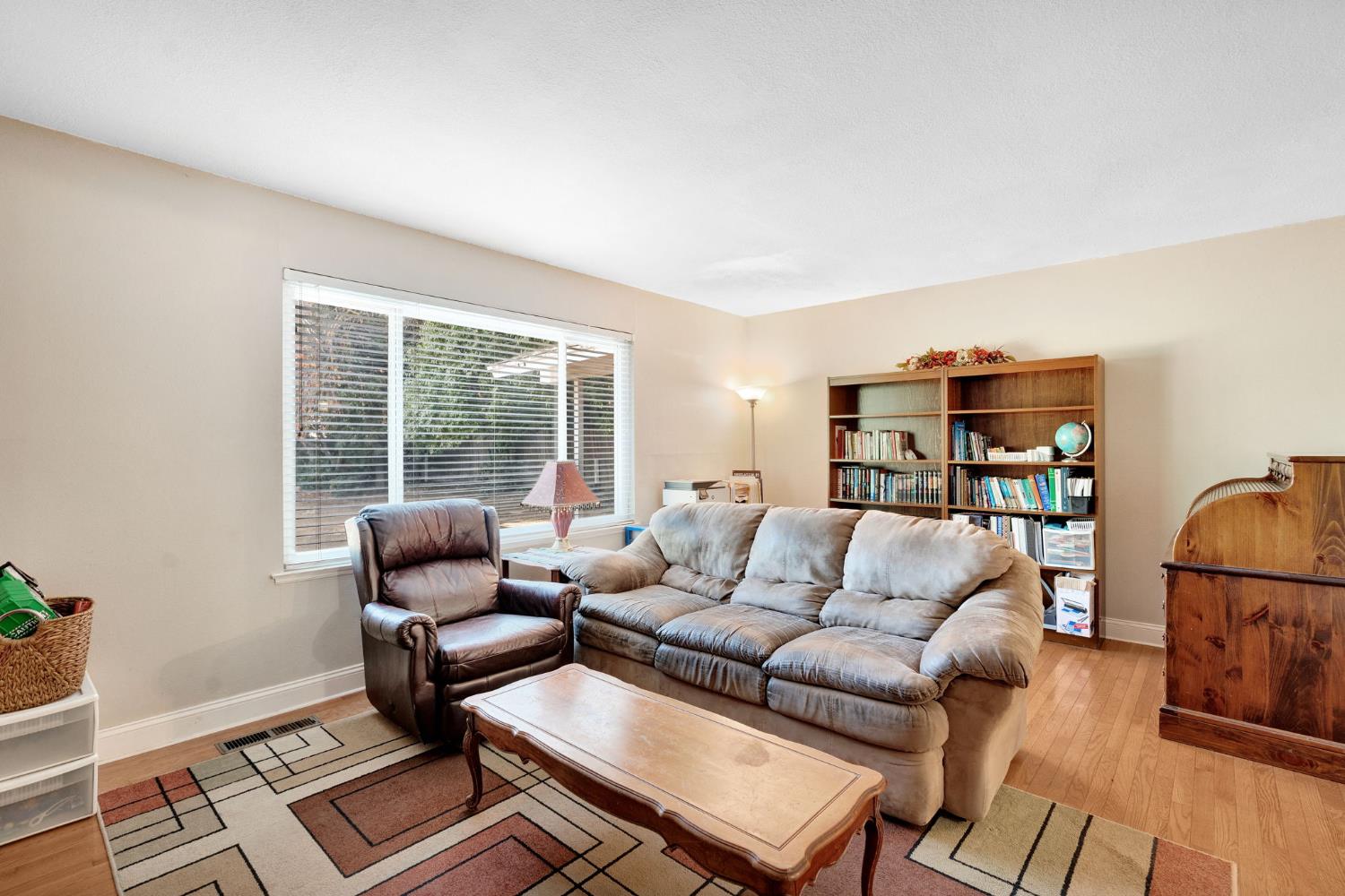 6530 N Roosevelt Ave, Fresno, CA 93704