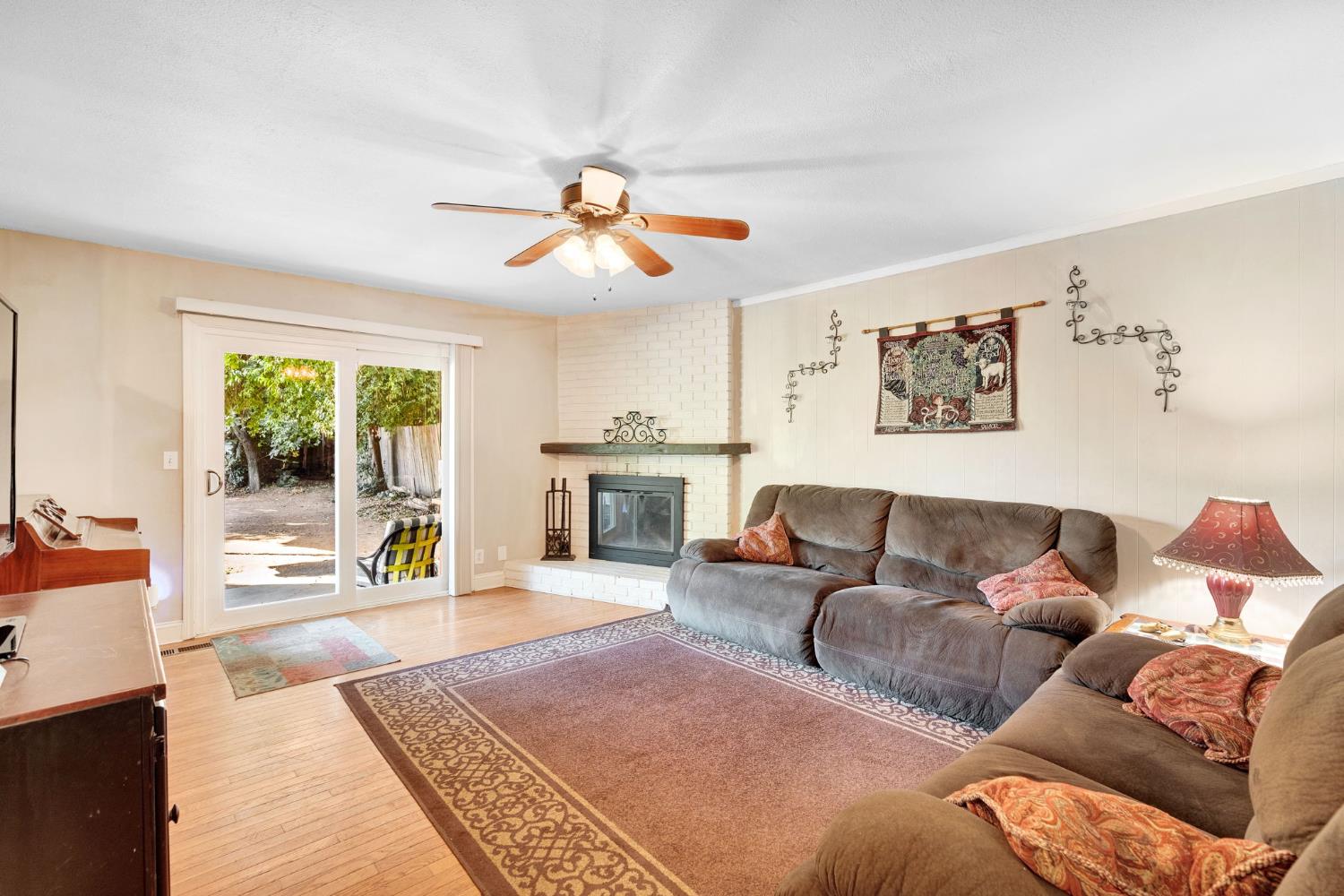 6530 N Roosevelt Ave, Fresno, CA 93704