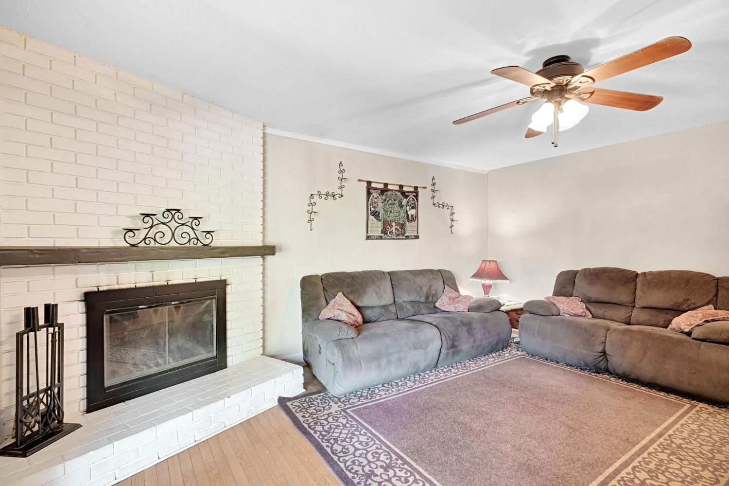 6530 N Roosevelt Ave, Fresno, CA 93704