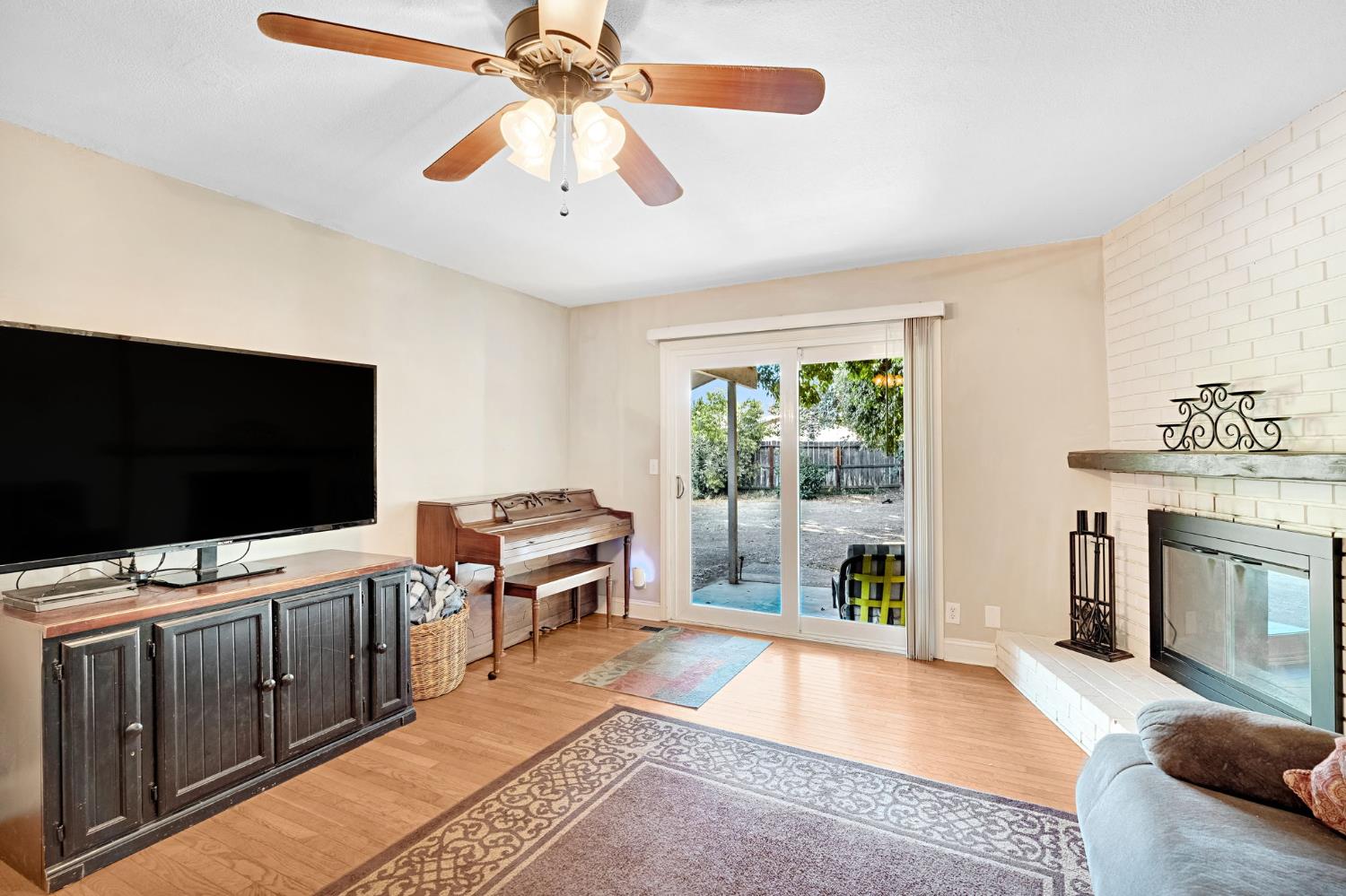 6530 N Roosevelt Ave, Fresno, CA 93704