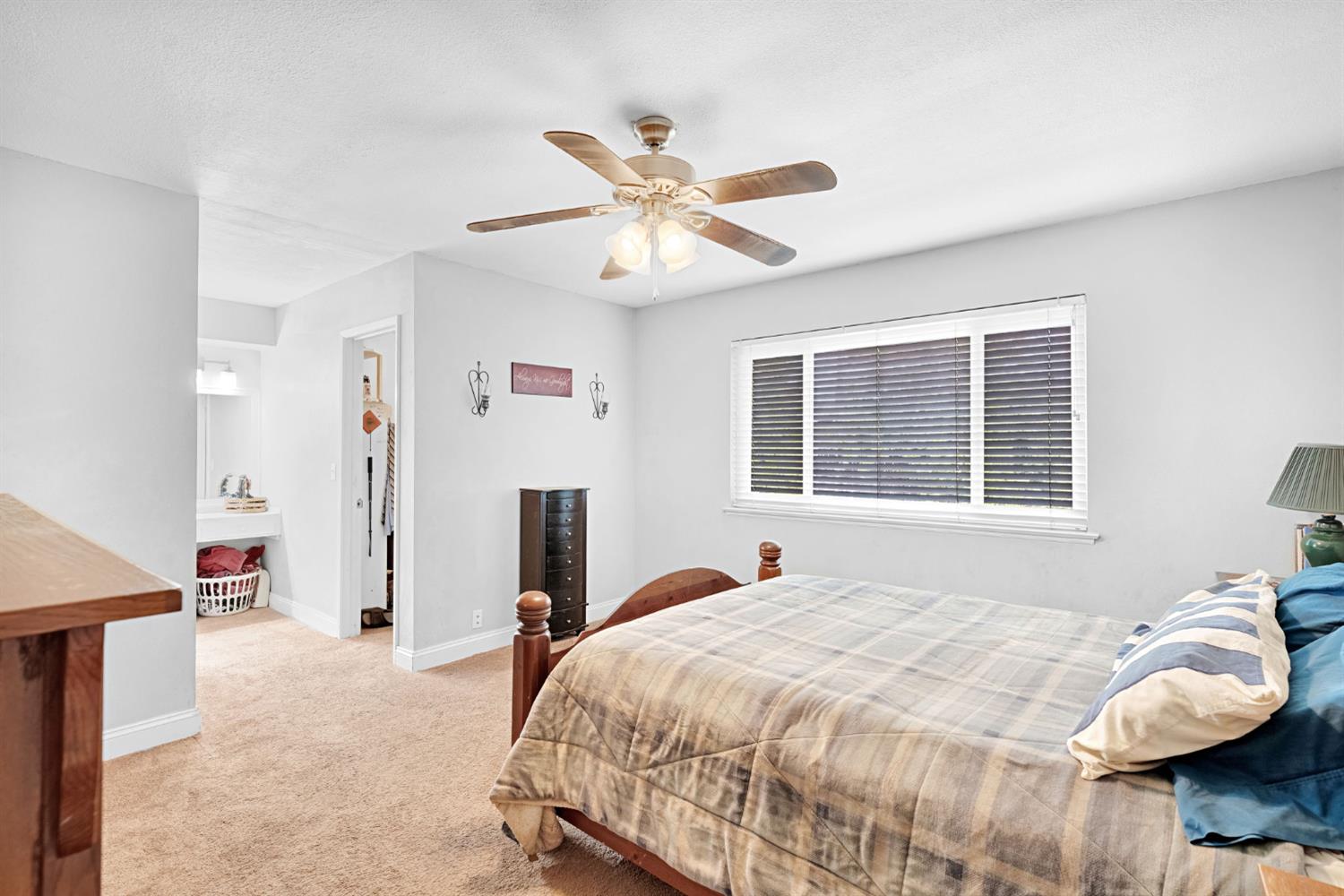 6530 N Roosevelt Ave, Fresno, CA 93704