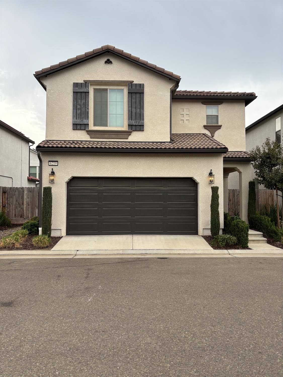 6219 E Sasha Dr, Fresno, CA 93727