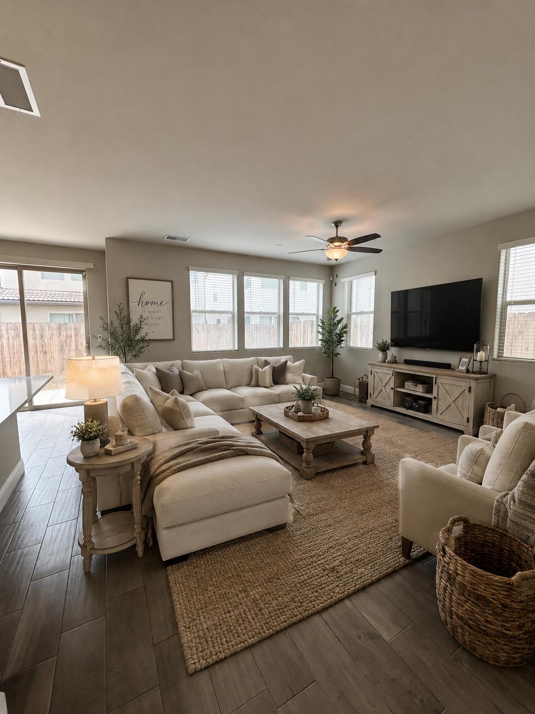 6219 E Sasha Dr, Fresno, CA 93727