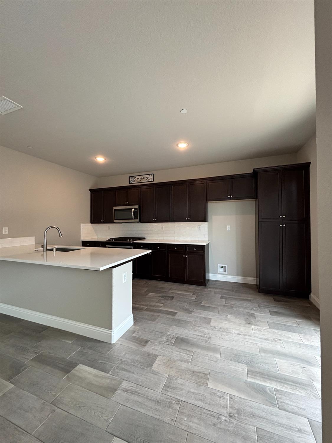 6219 E Sasha Dr, Fresno, CA 93727