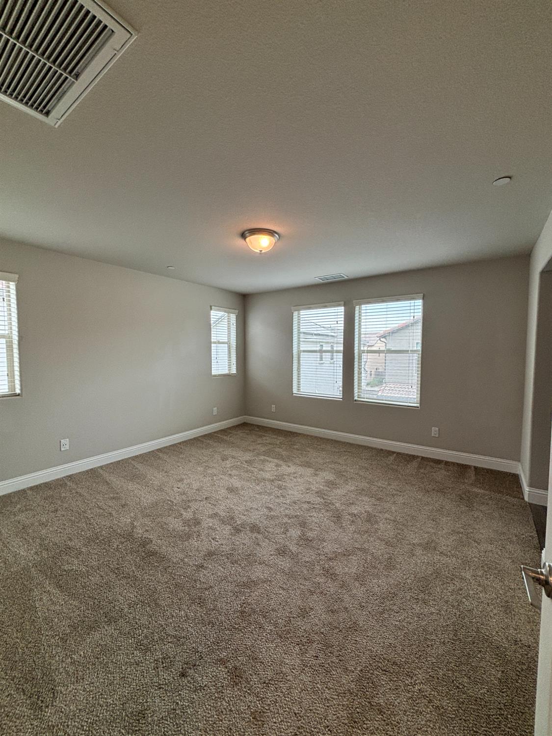 6219 E Sasha Dr, Fresno, CA 93727