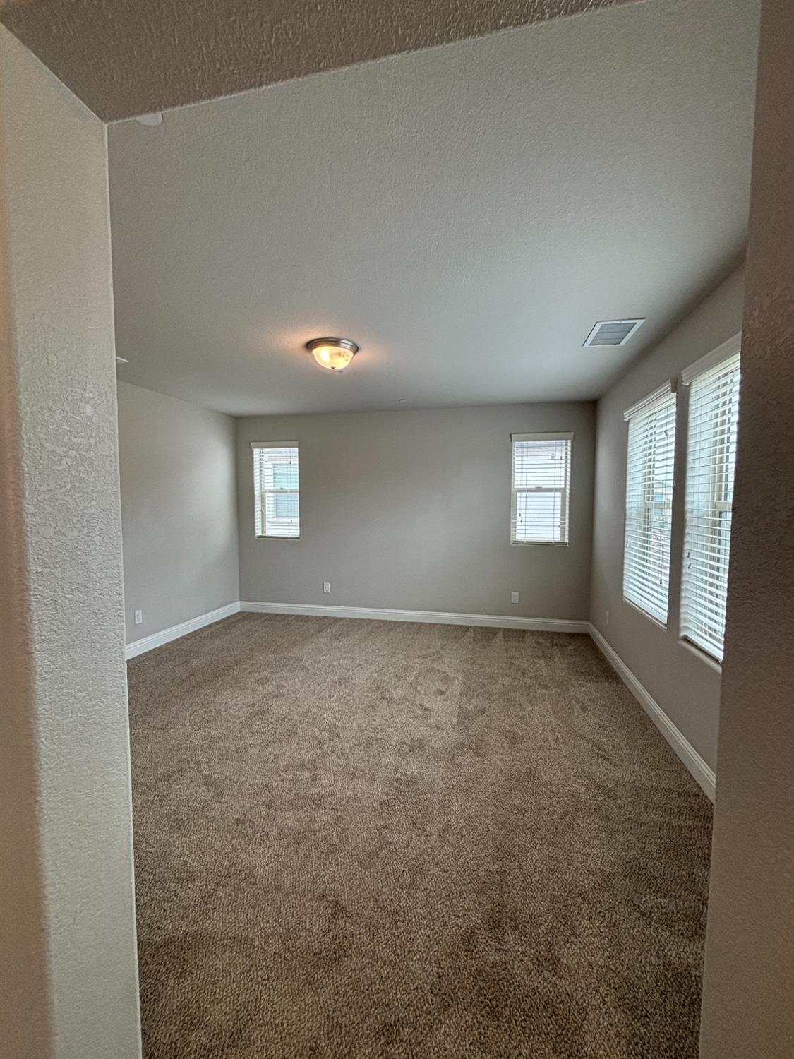 6219 E Sasha Dr, Fresno, CA 93727