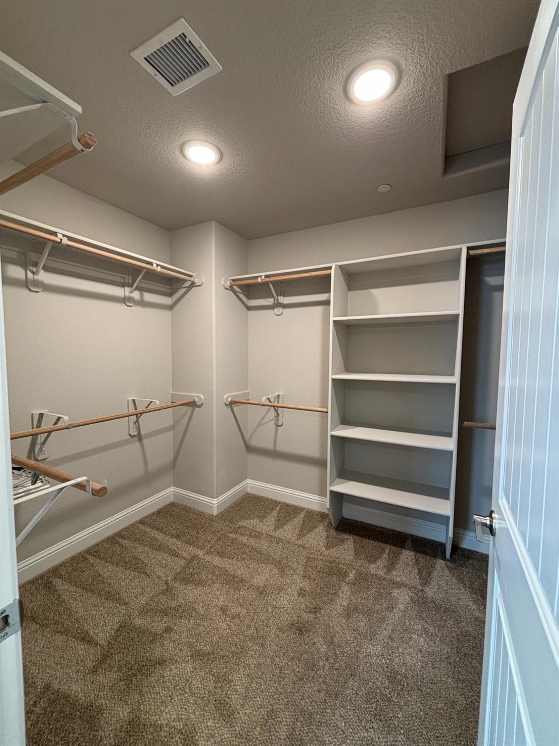 6219 E Sasha Dr, Fresno, CA 93727