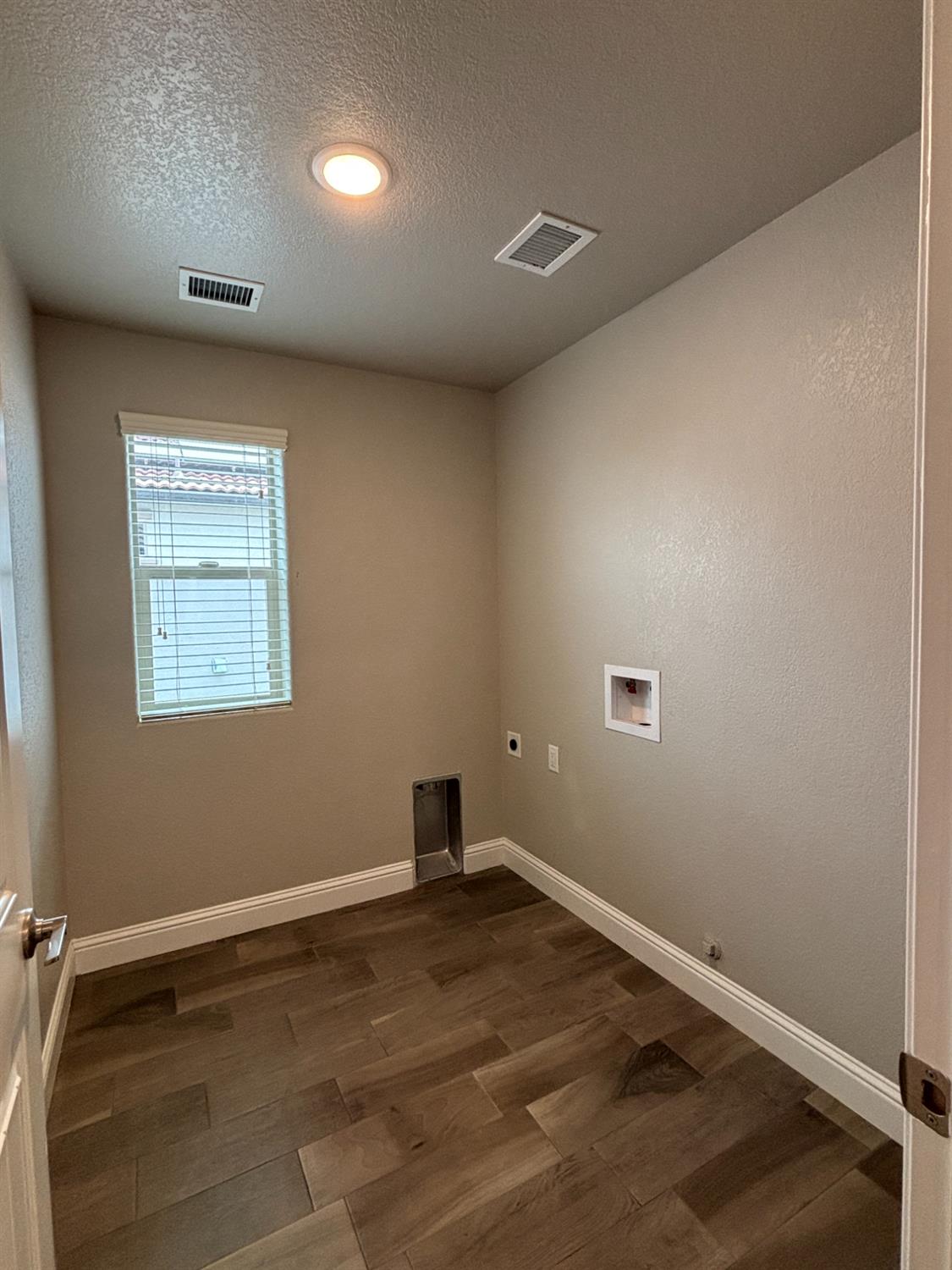 6219 E Sasha Dr, Fresno, CA 93727
