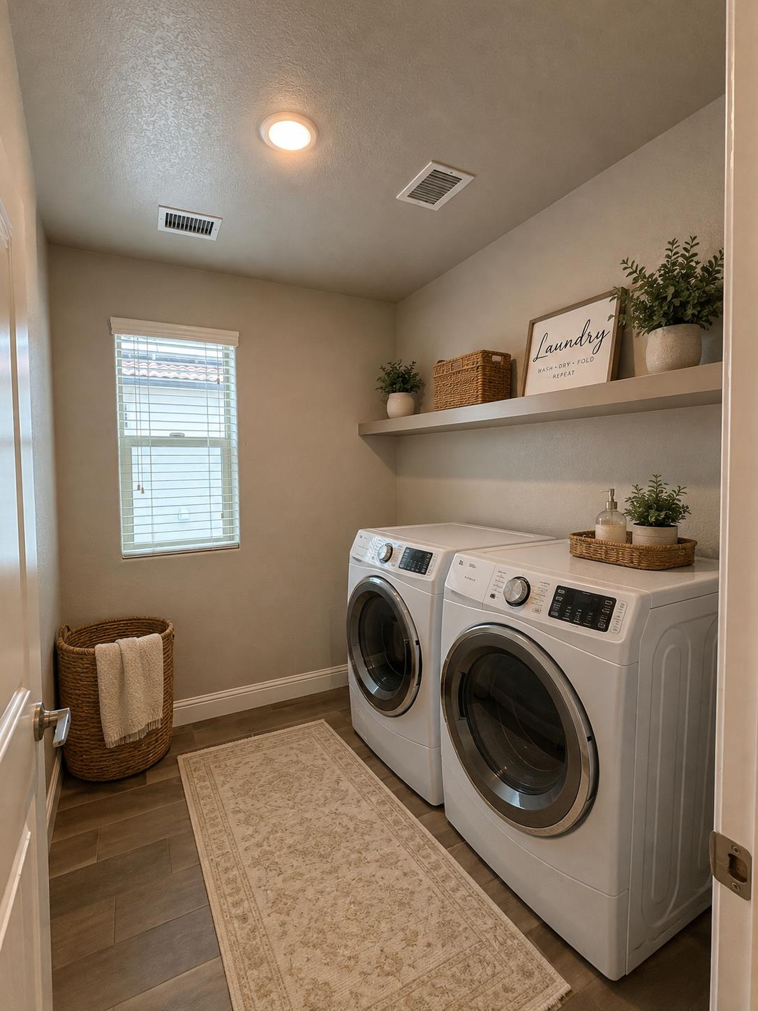 6219 E Sasha Dr, Fresno, CA 93727