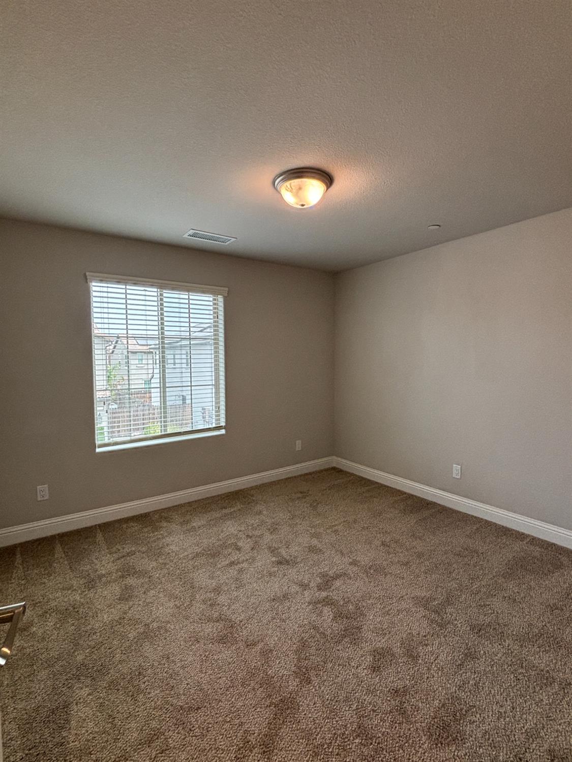 6219 E Sasha Dr, Fresno, CA 93727