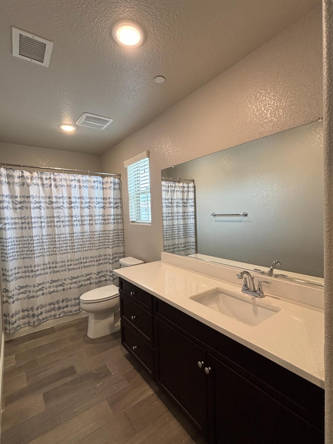 6219 E Sasha Dr, Fresno, CA 93727