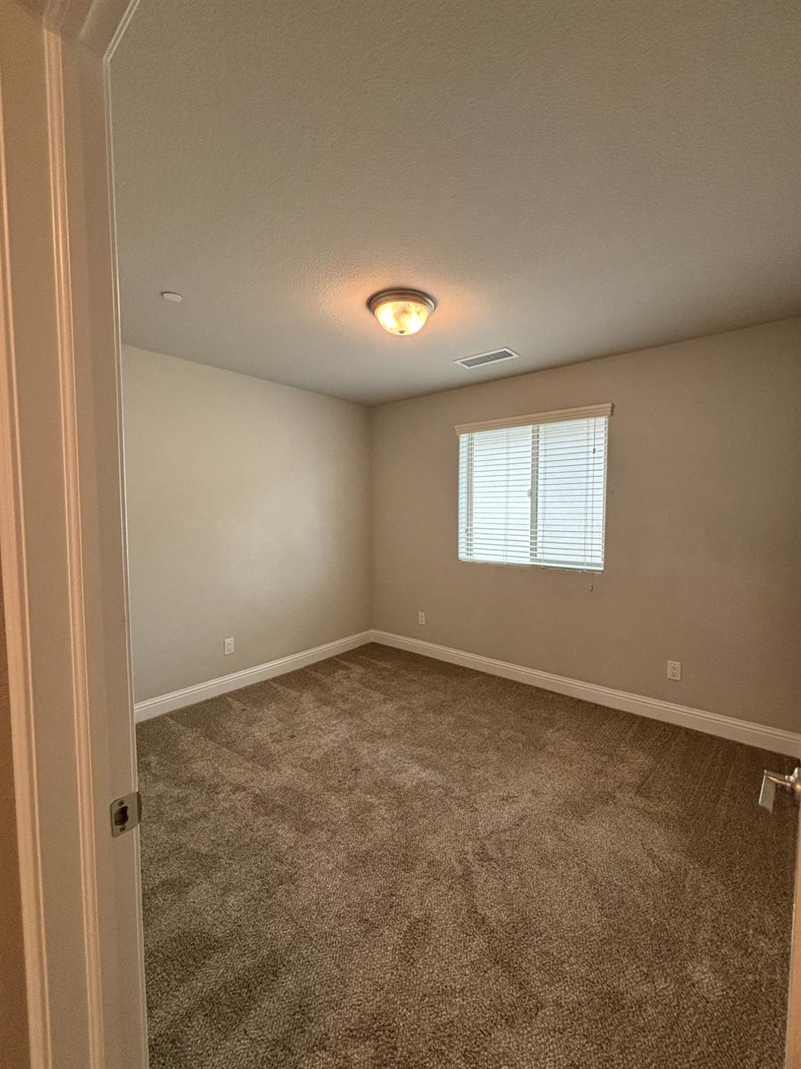 6219 E Sasha Dr, Fresno, CA 93727