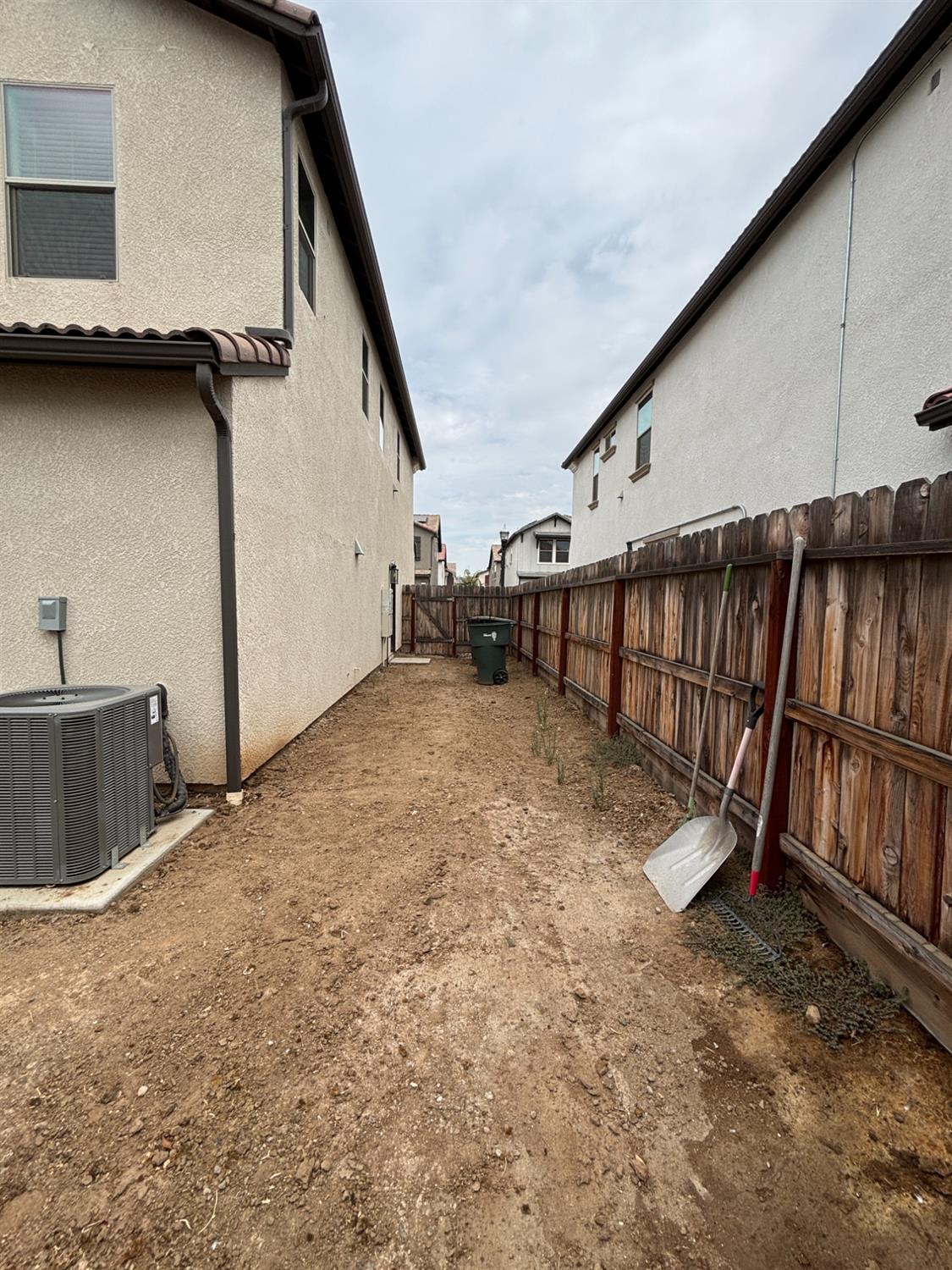 6219 E Sasha Dr, Fresno, CA 93727