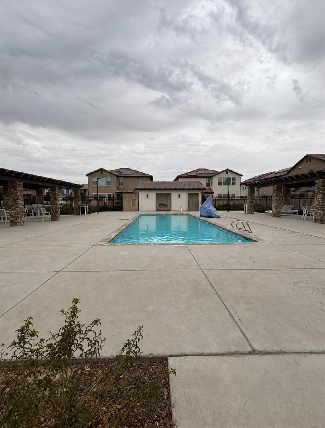 6219 E Sasha Dr, Fresno, CA 93727