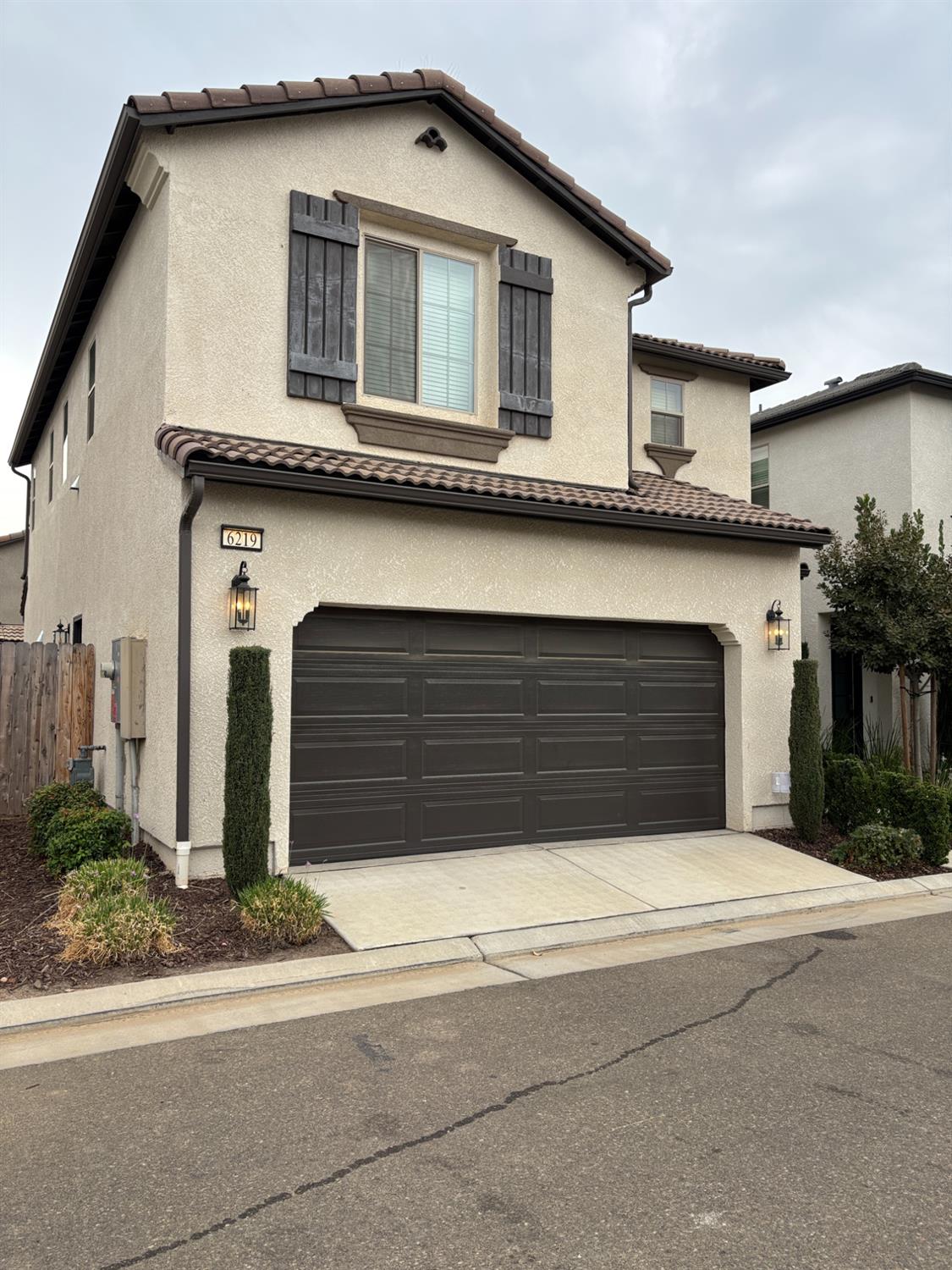 6219 E Sasha Dr, Fresno, CA 93727