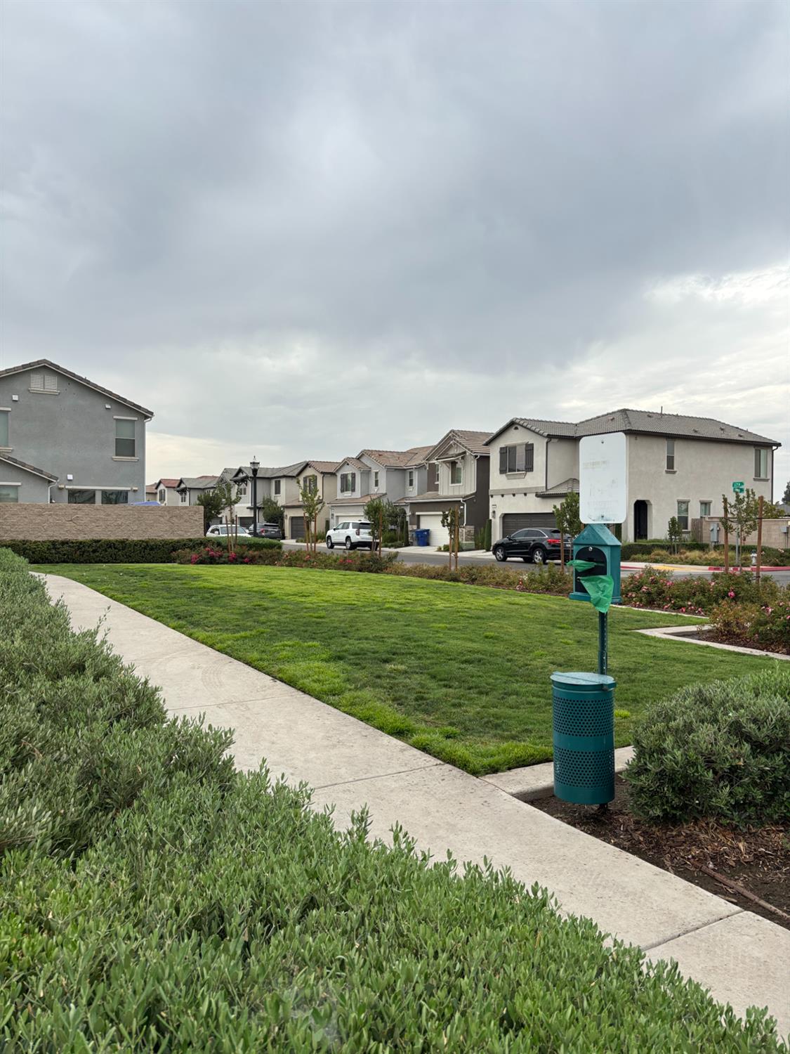 6219 E Sasha Dr, Fresno, CA 93727