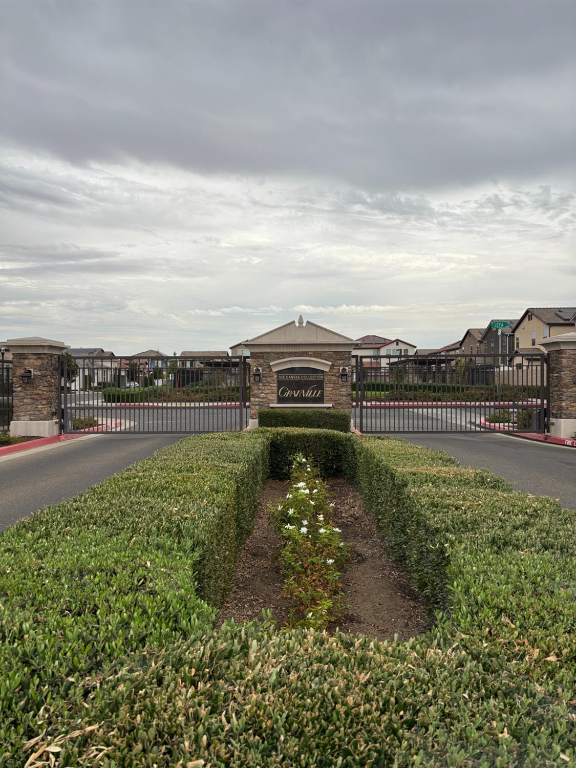 6219 E Sasha Dr, Fresno, CA 93727