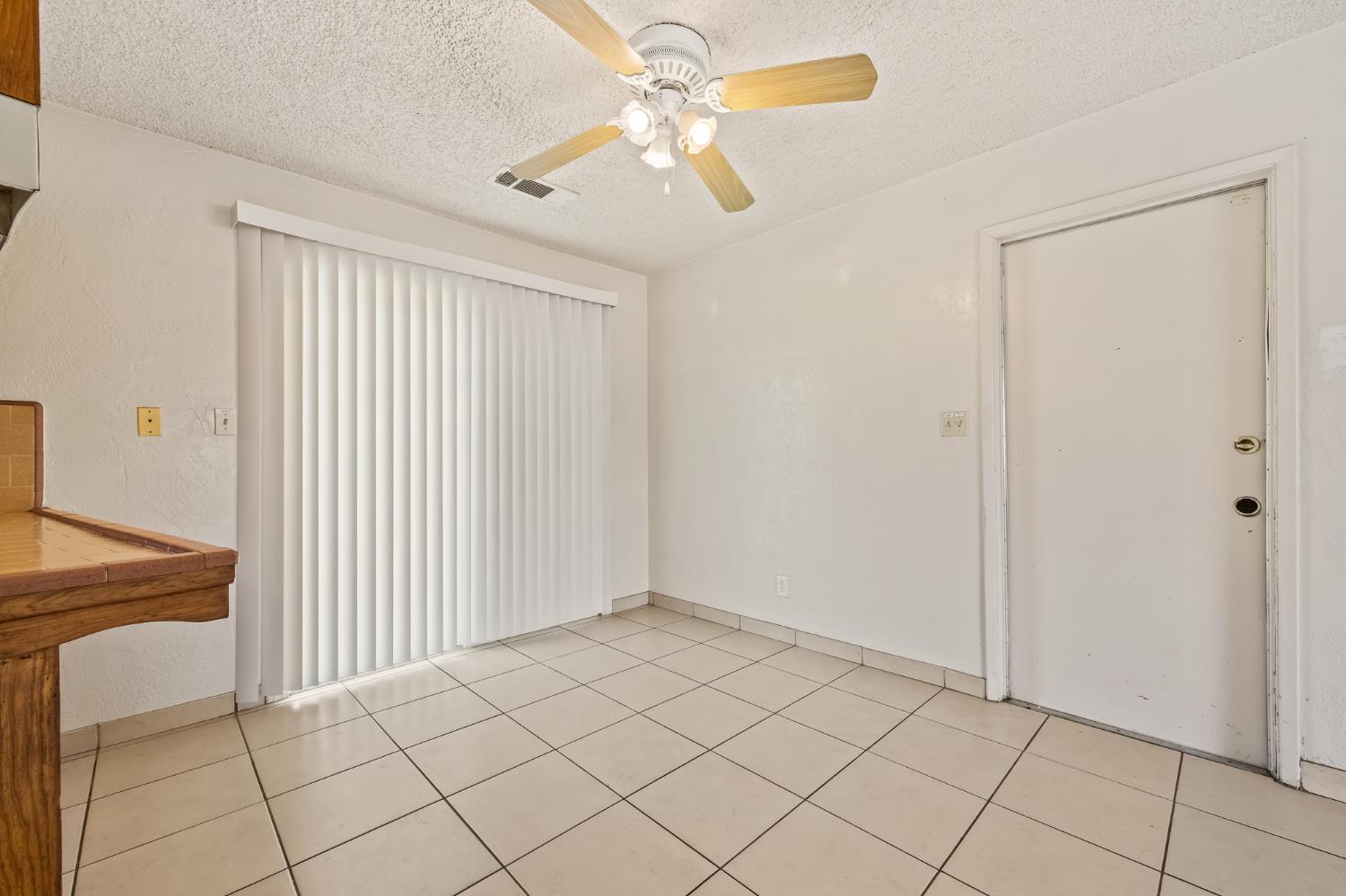1612 W Caldwell Ave, Visalia, CA 93277