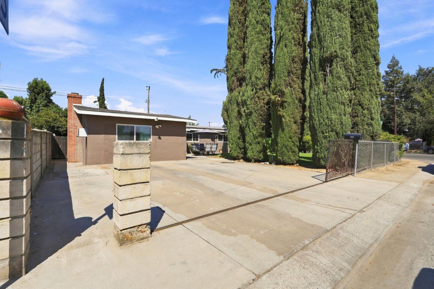 1311 N Cain St, Tulare, CA 93292