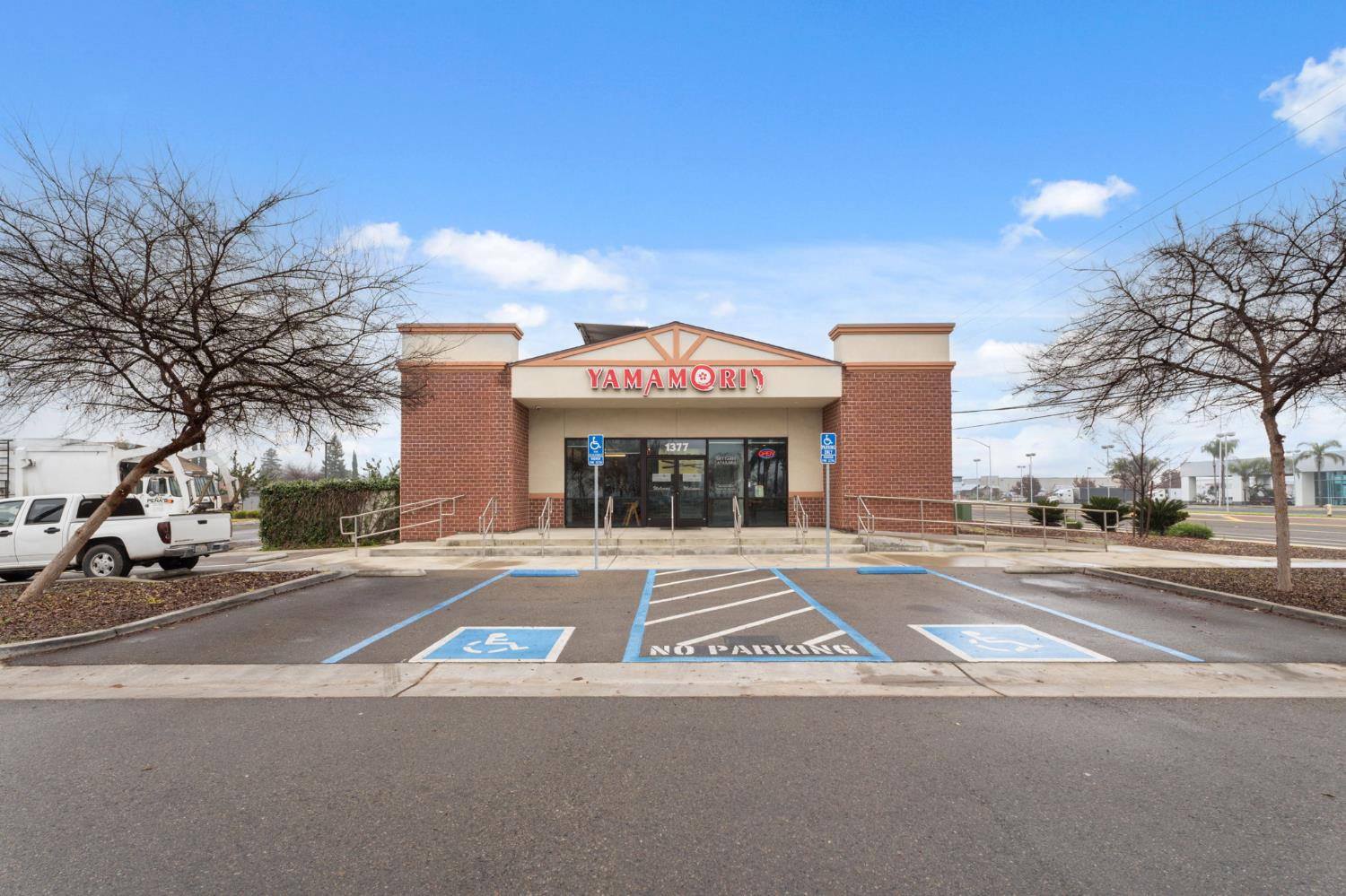 1377 W El Monte Way, Dinuba, CA 93618