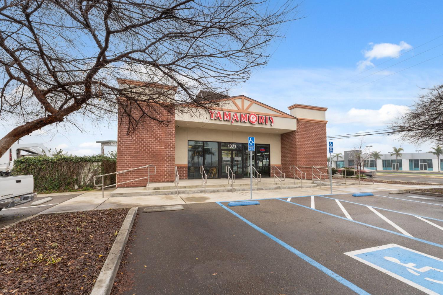 1377 W El Monte Way, Dinuba, CA 93618