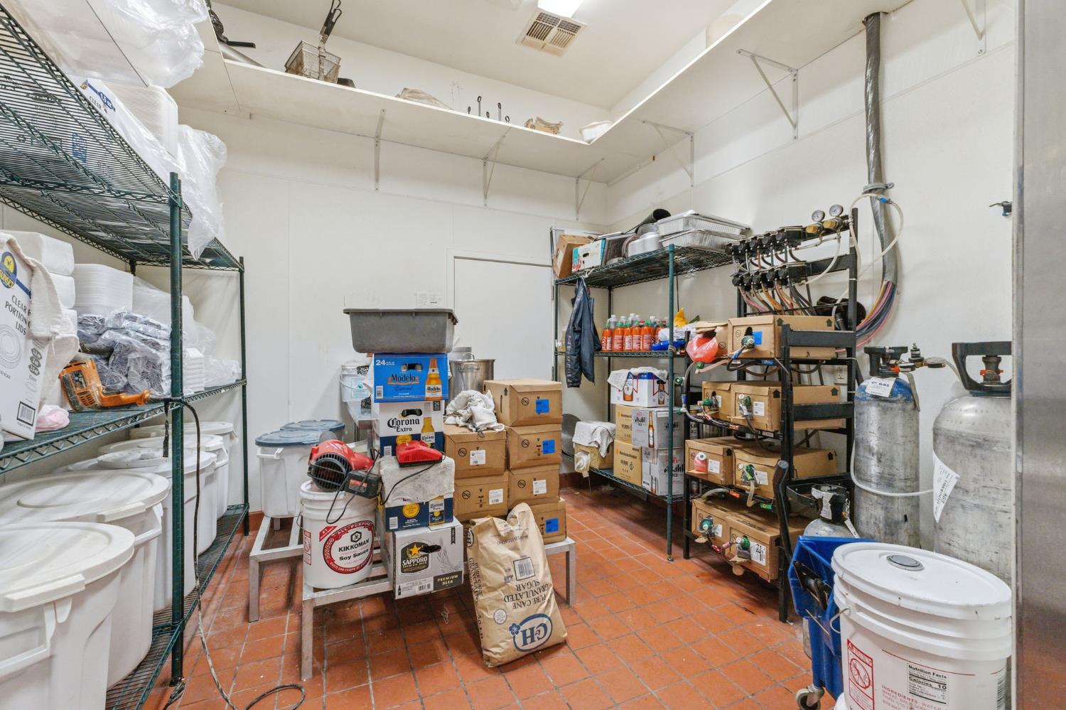 1377 W El Monte Way, Dinuba, CA 93618