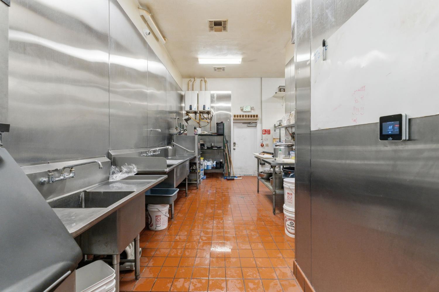 1377 W El Monte Way, Dinuba, CA 93618