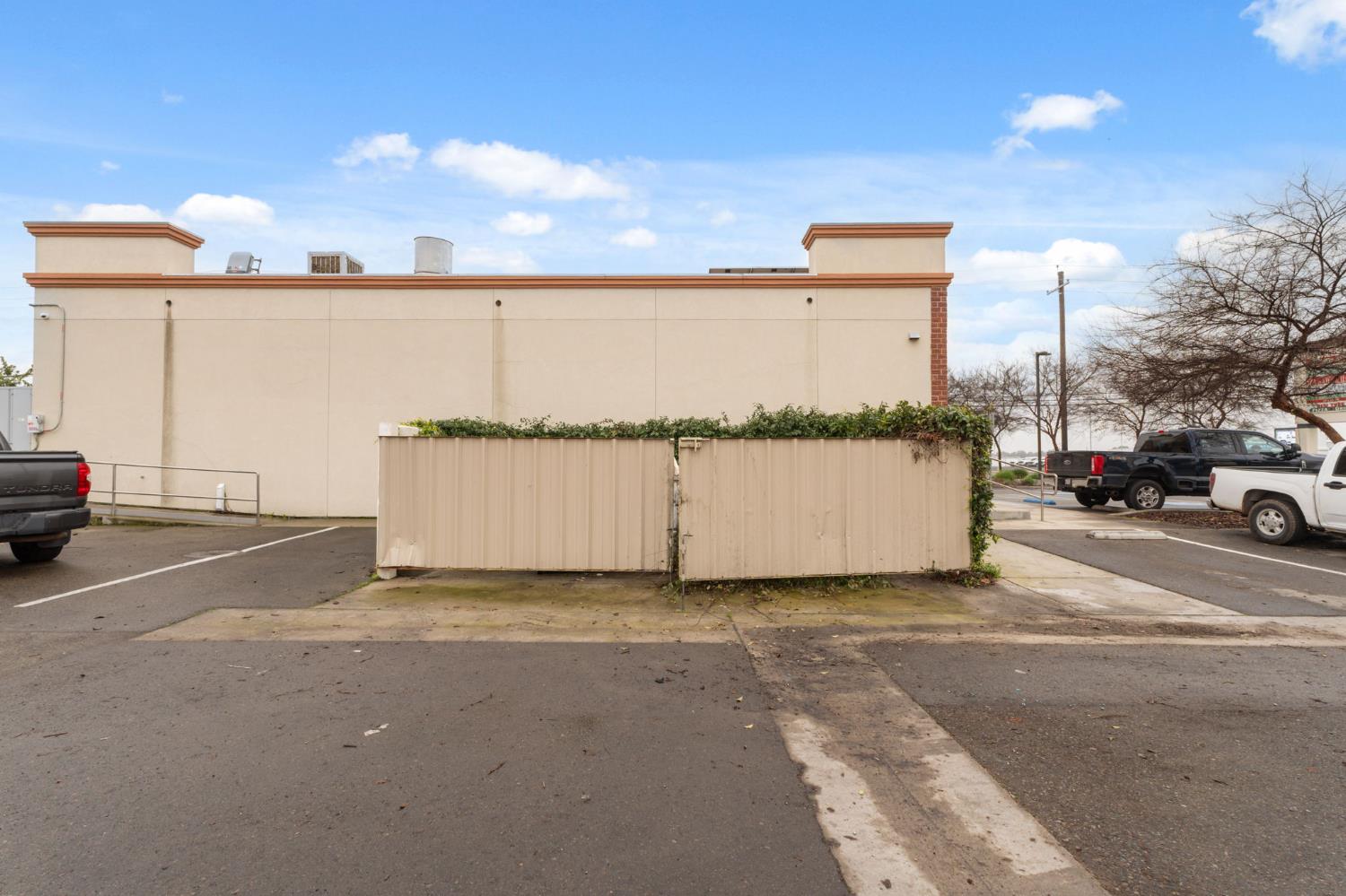 1377 W El Monte Way, Dinuba, CA 93618