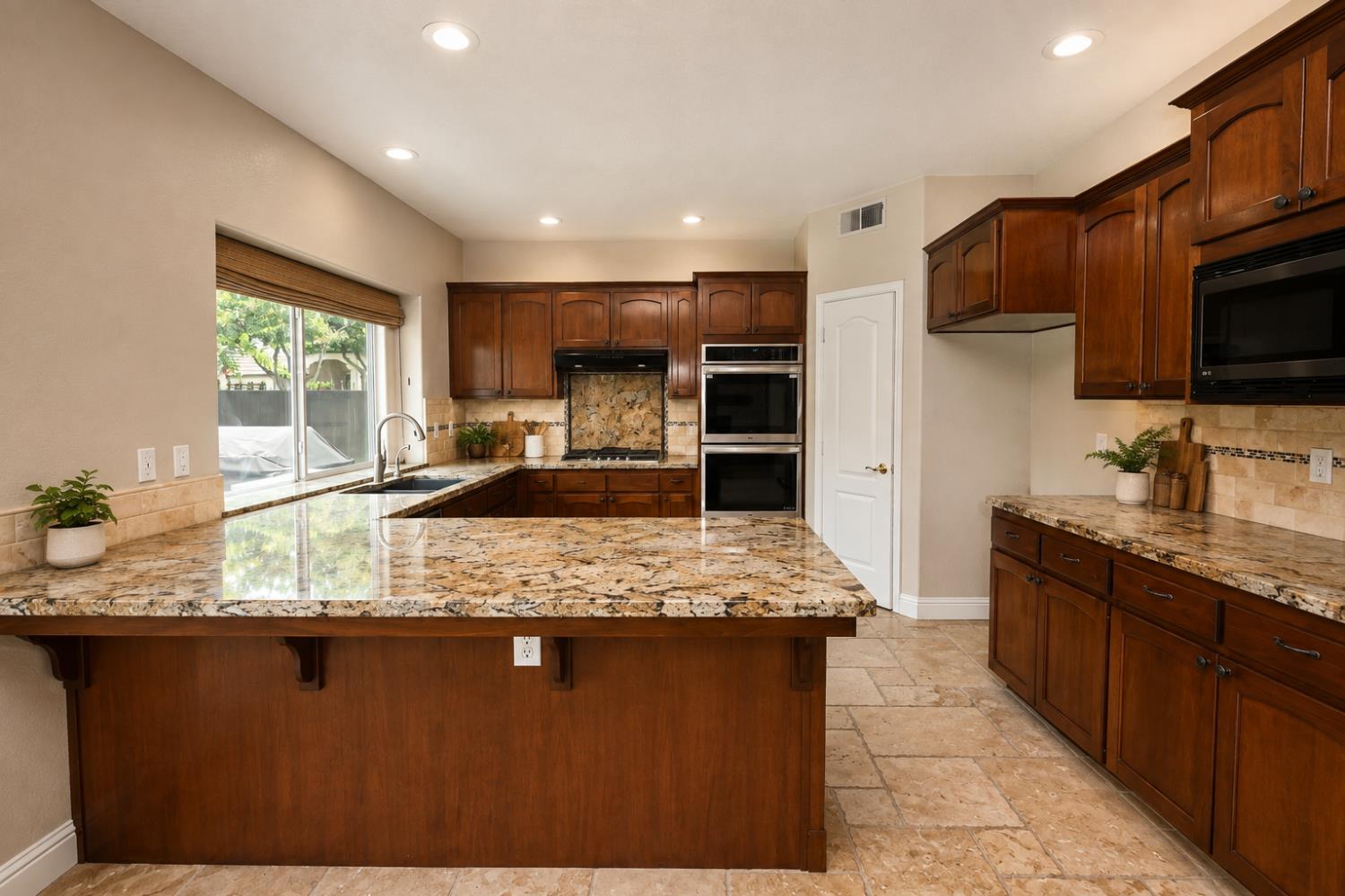 1650 E Emerald Ave, Fresno, CA 93720