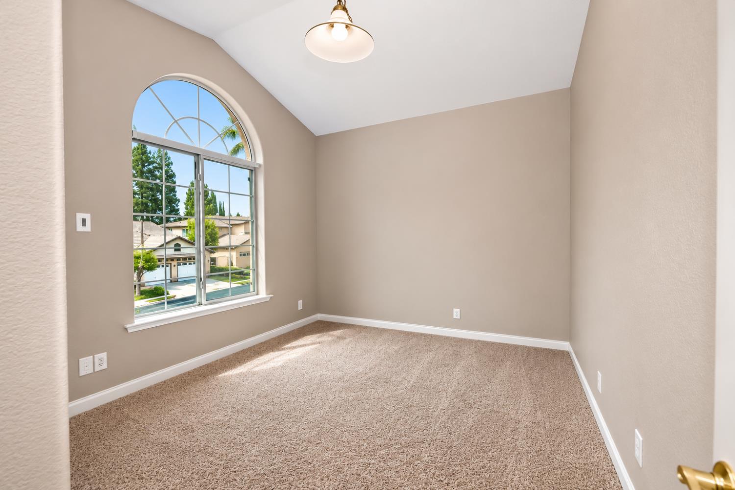 1650 E Emerald Ave, Fresno, CA 93720