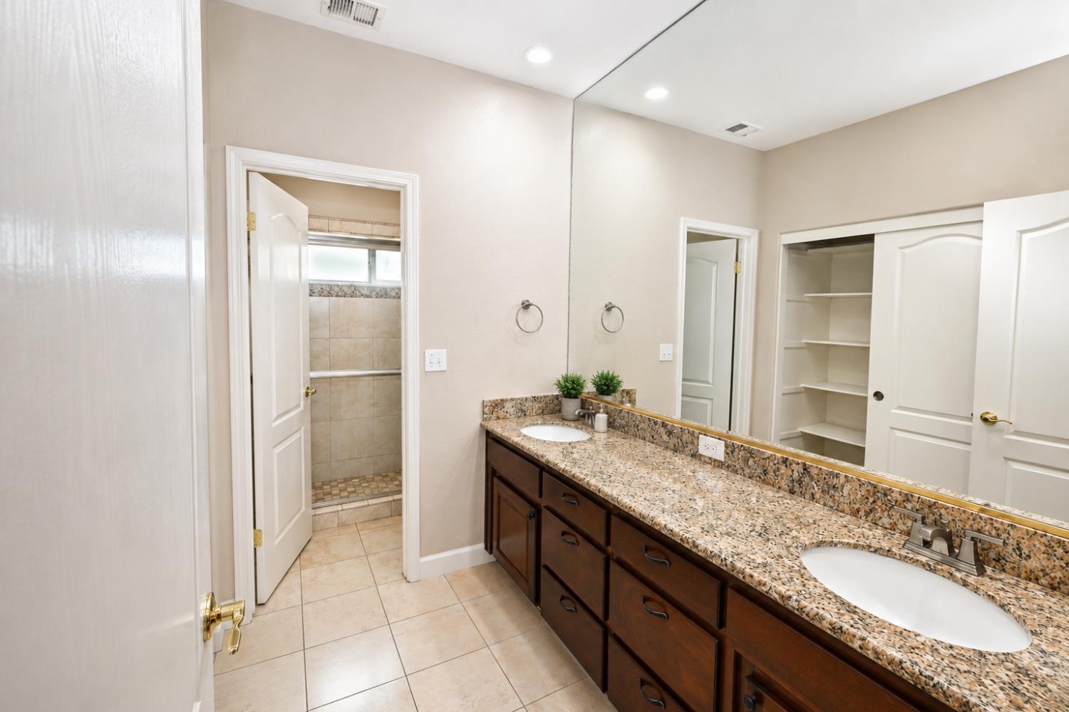 1650 E Emerald Ave, Fresno, CA 93720