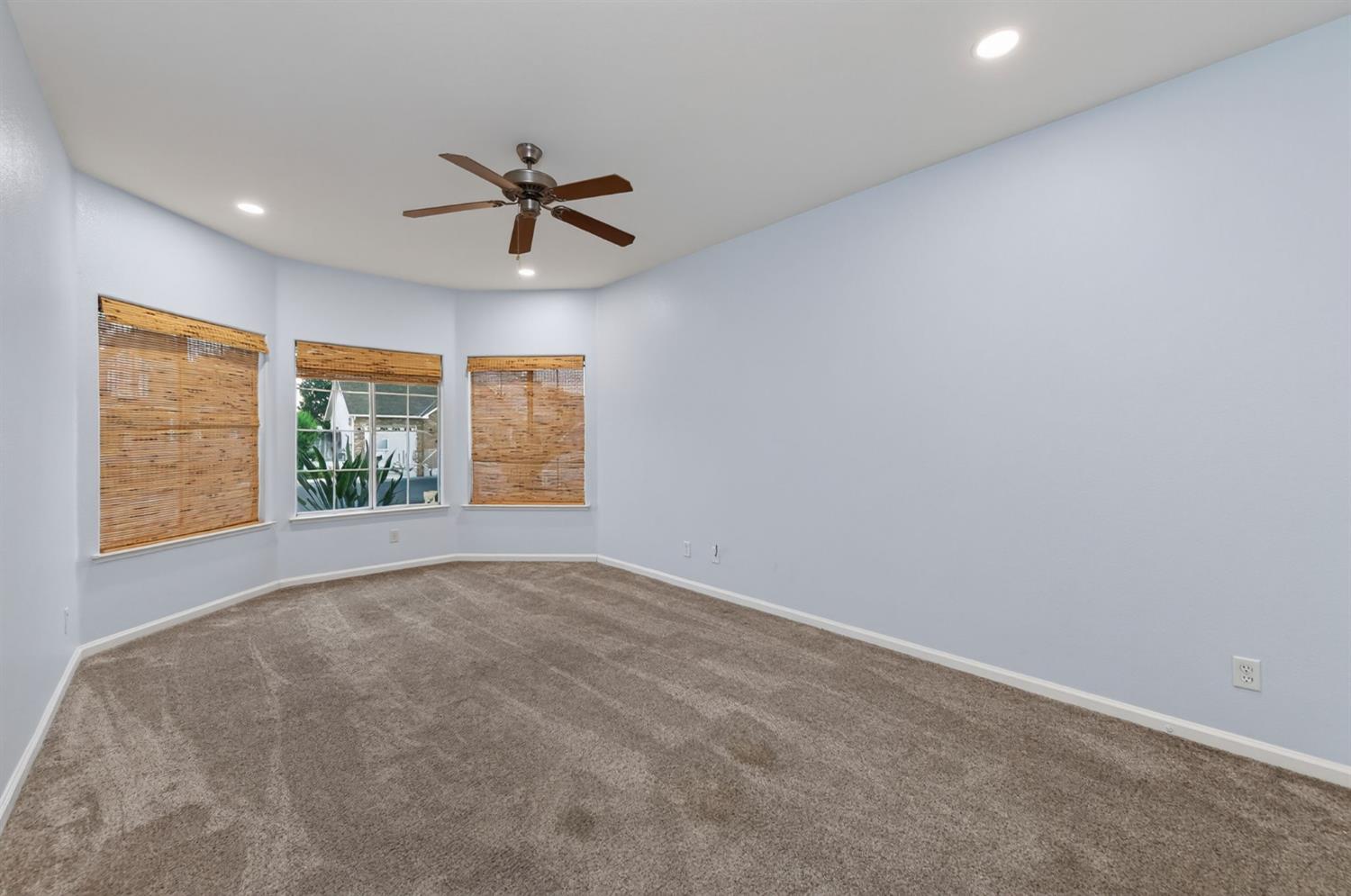 220 W Serena Ave, Clovis, CA 93619