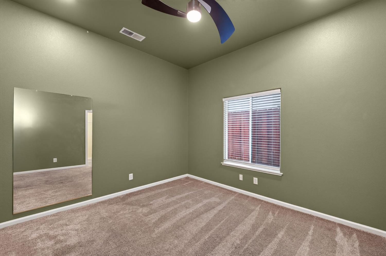 220 W Serena Ave, Clovis, CA 93619