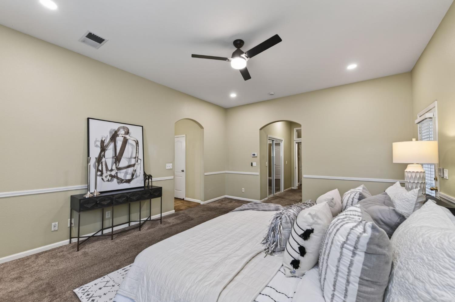 220 W Serena Ave, Clovis, CA 93619